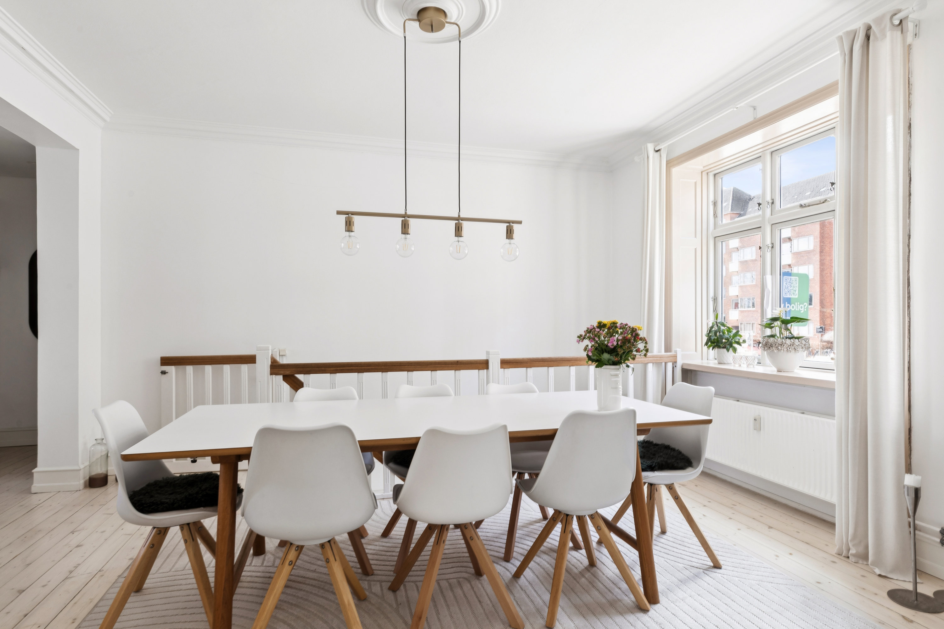 Fremhævet stue billede i fuldskærmstilstand. Billede af Jernbane Allé 8, st.. tv., 2720 Vanløse