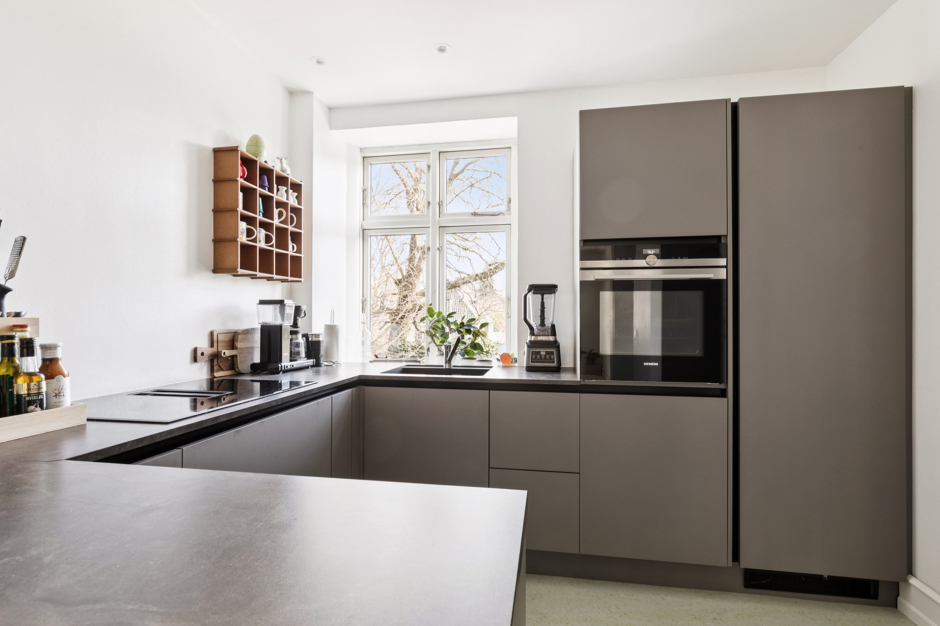 Fremhævet køkken billede i fuldskærmstilstand. Billede af Jernbane Allé 8, st.. tv., 2720 Vanløse