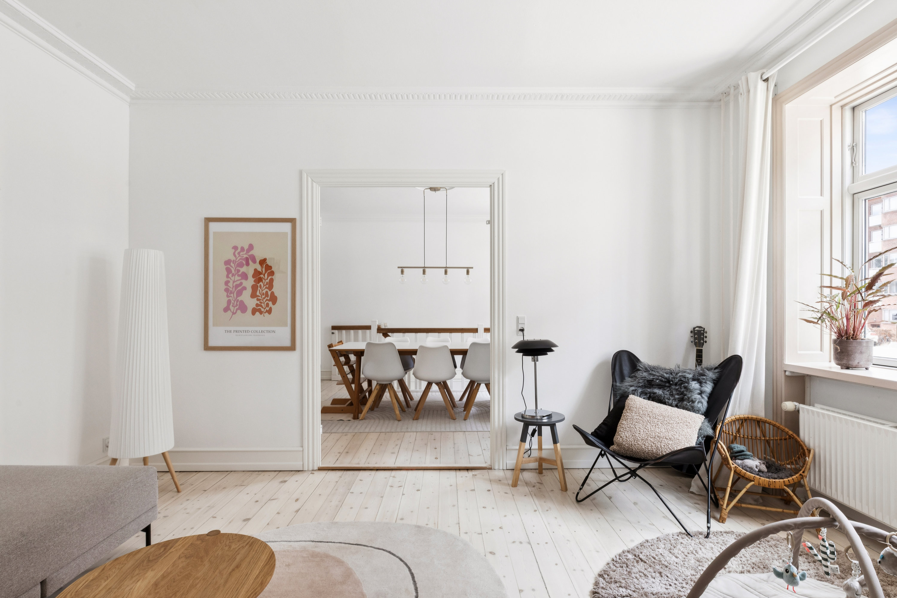 Fremhævet stue billede i fuldskærmstilstand. Billede af Jernbane Allé 8, st.. tv., 2720 Vanløse