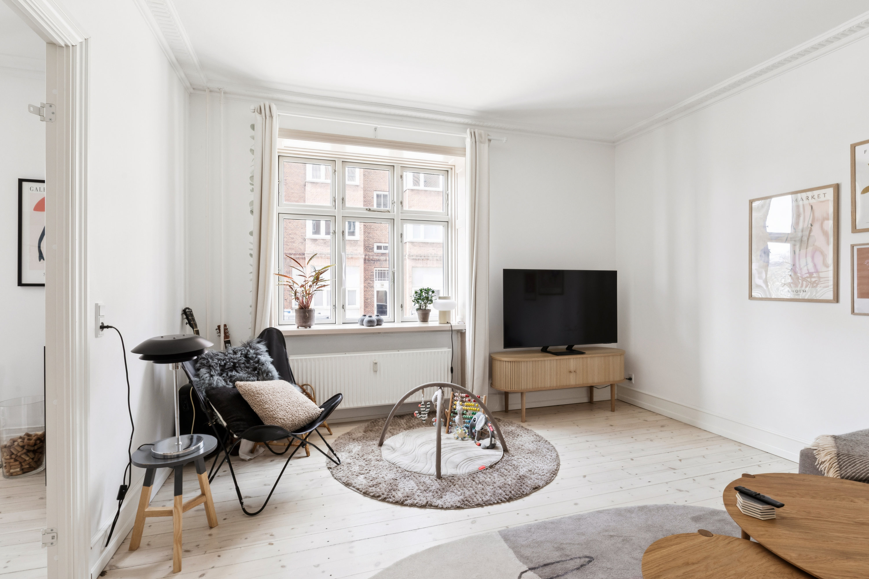 Fremhævet stue billede i fuldskærmstilstand. Billede af Jernbane Allé 8, st.. tv., 2720 Vanløse