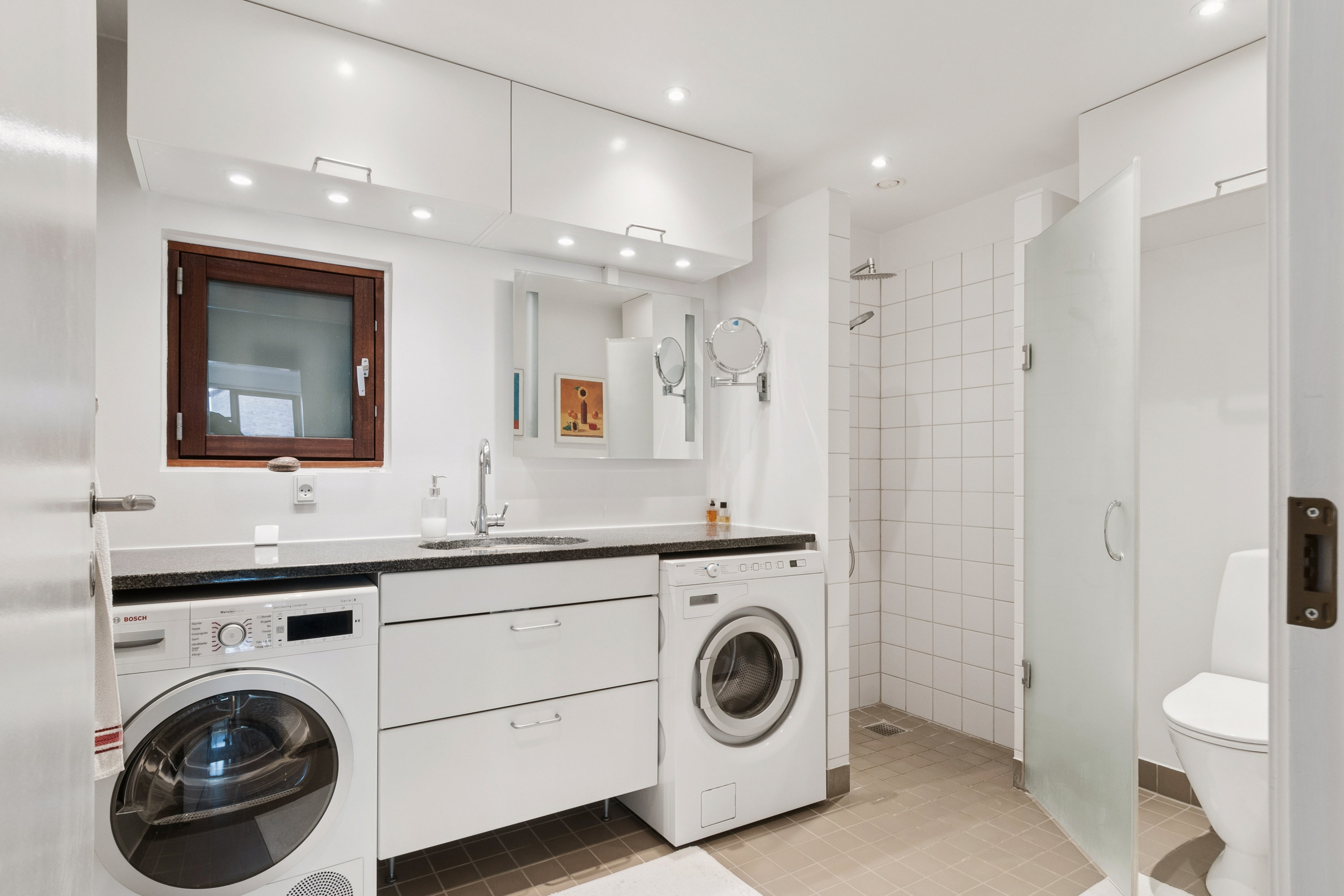 Fremhævet badeværelse billede i fuldskærmstilstand. Billede af Roret 83, 3070 Snekkersten