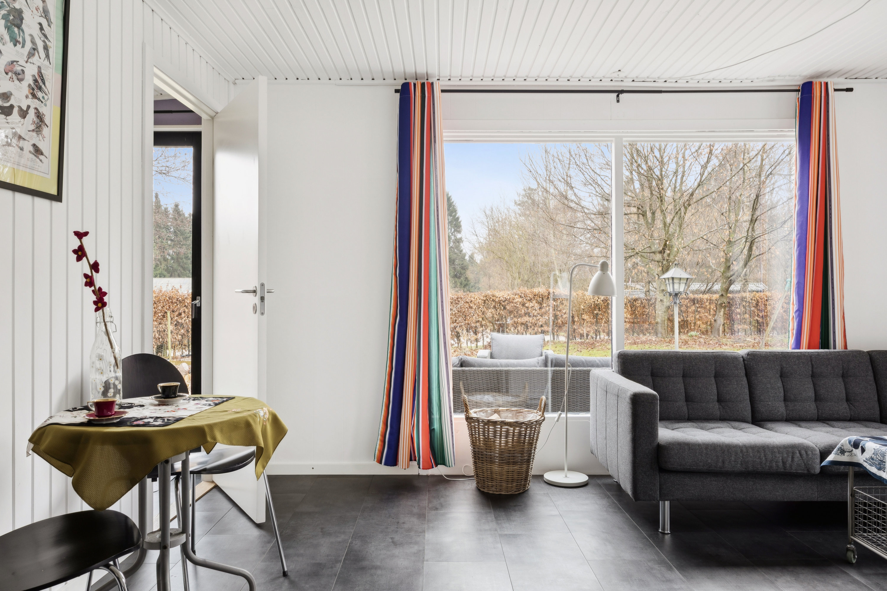 Fremhævet stue billede i fuldskærmstilstand. Billede af Thorsvej 1, 4140 Borup