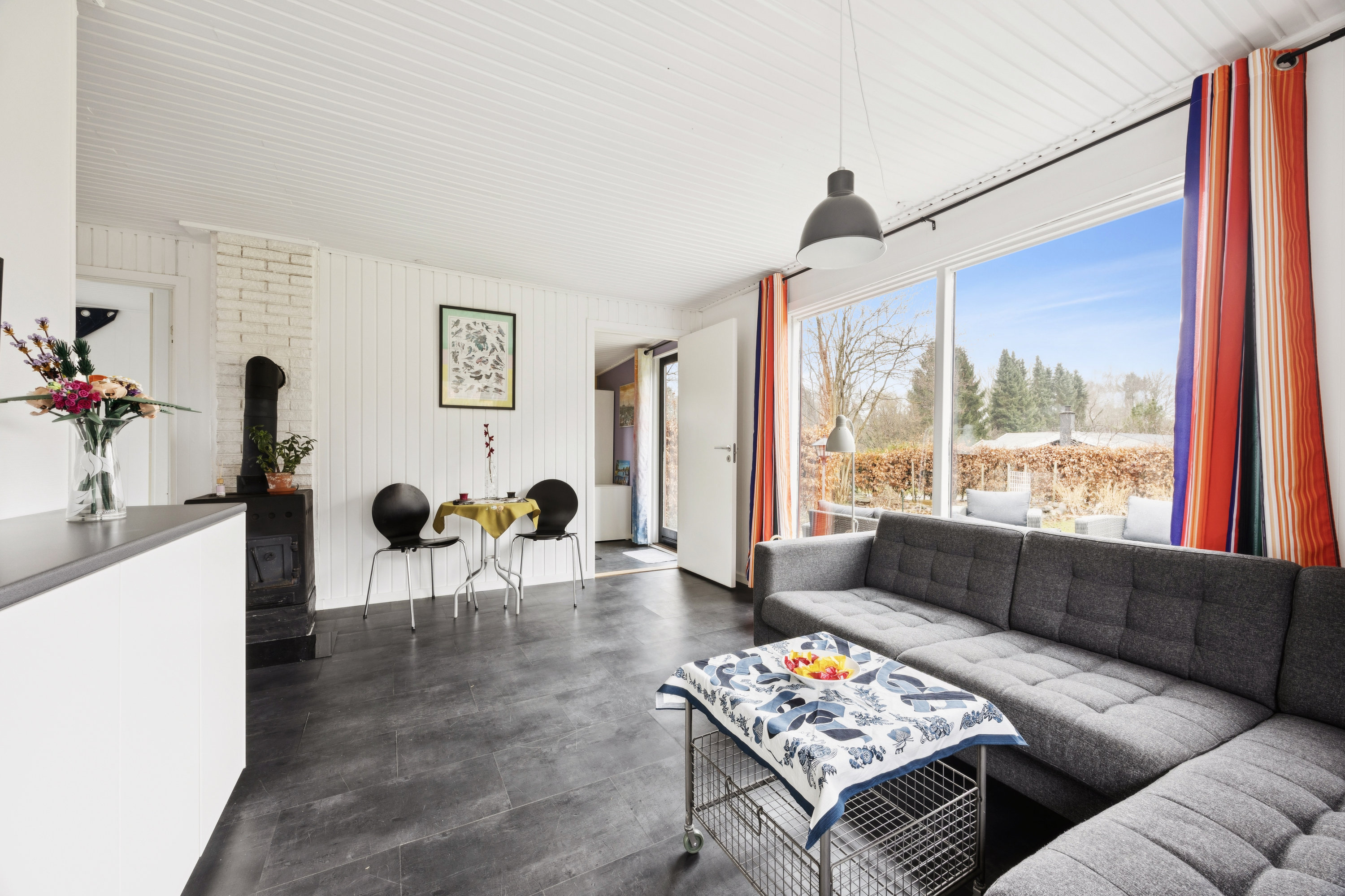 Fremhævet stue billede i fuldskærmstilstand. Billede af Thorsvej 1, 4140 Borup