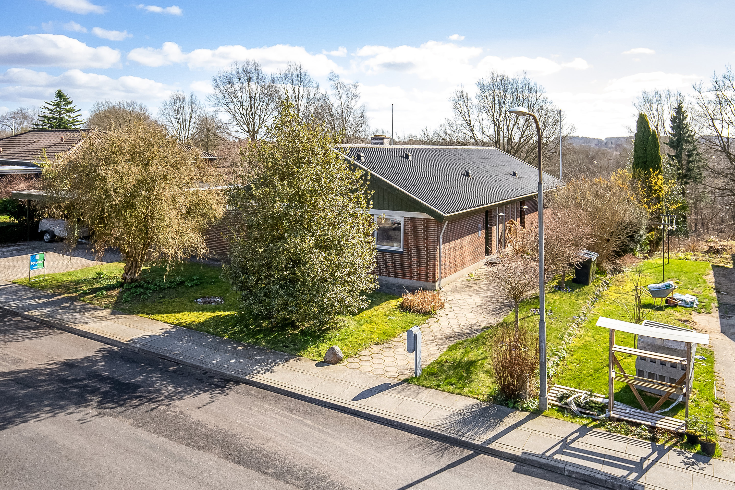 Fremhævet mastefoto billede i fuldskærmstilstand. Billede af Solsortevej 4, 7080 Børkop