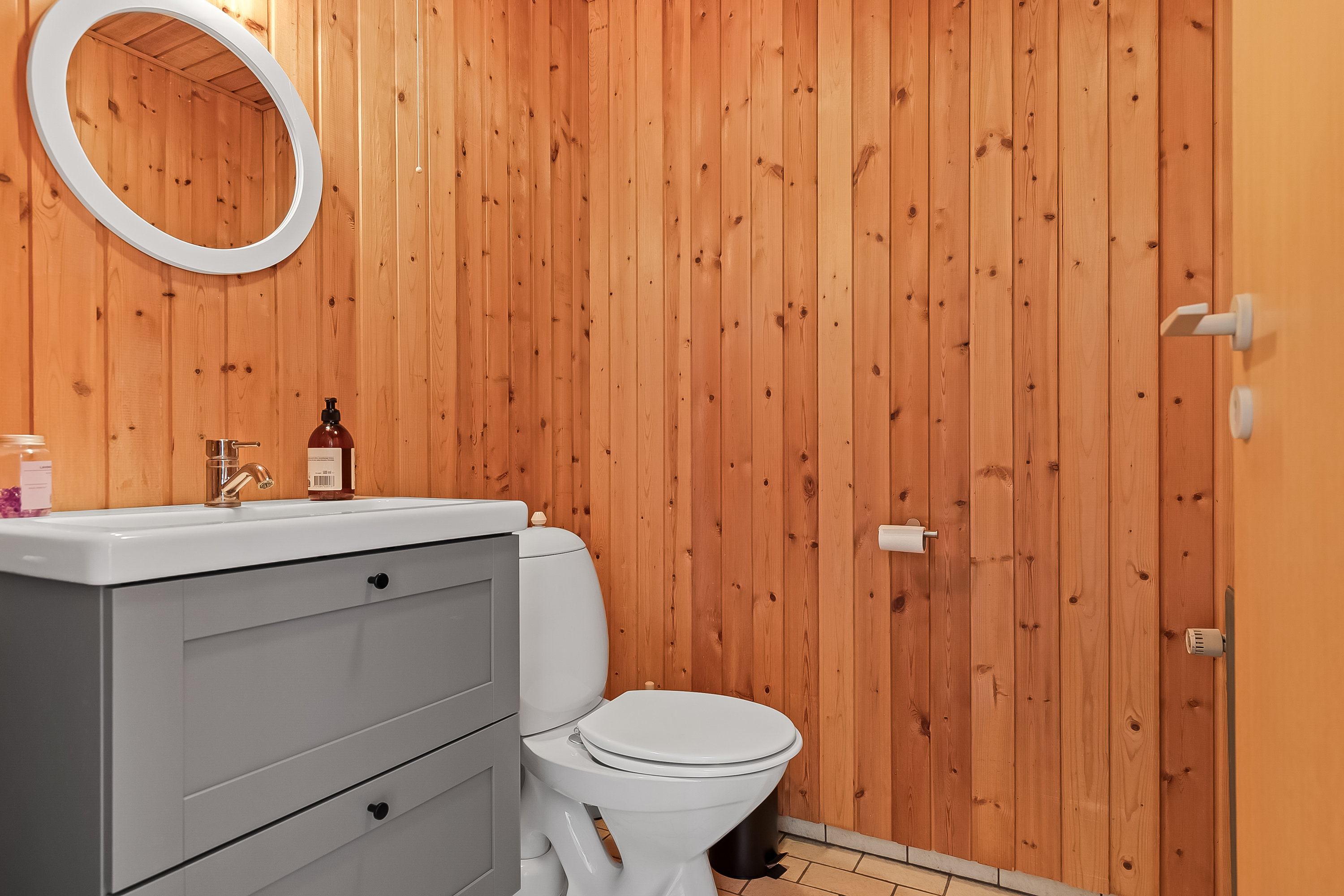 Fremhævet gæstetoilet billede i fuldskærmstilstand. Billede af Solsortevej 4, 7080 Børkop