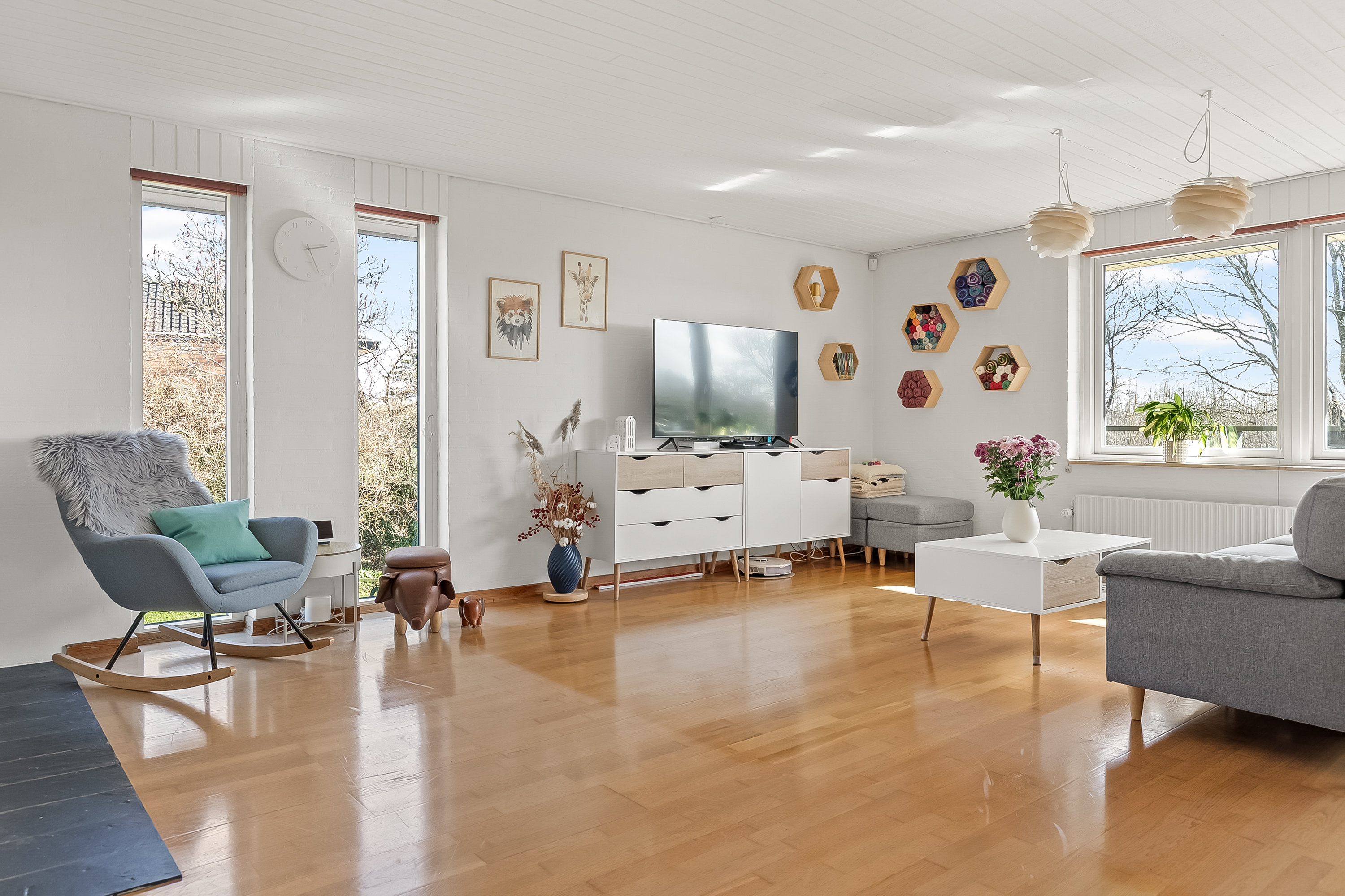 Fremhævet stue billede i fuldskærmstilstand. Billede af Solsortevej 4, 7080 Børkop