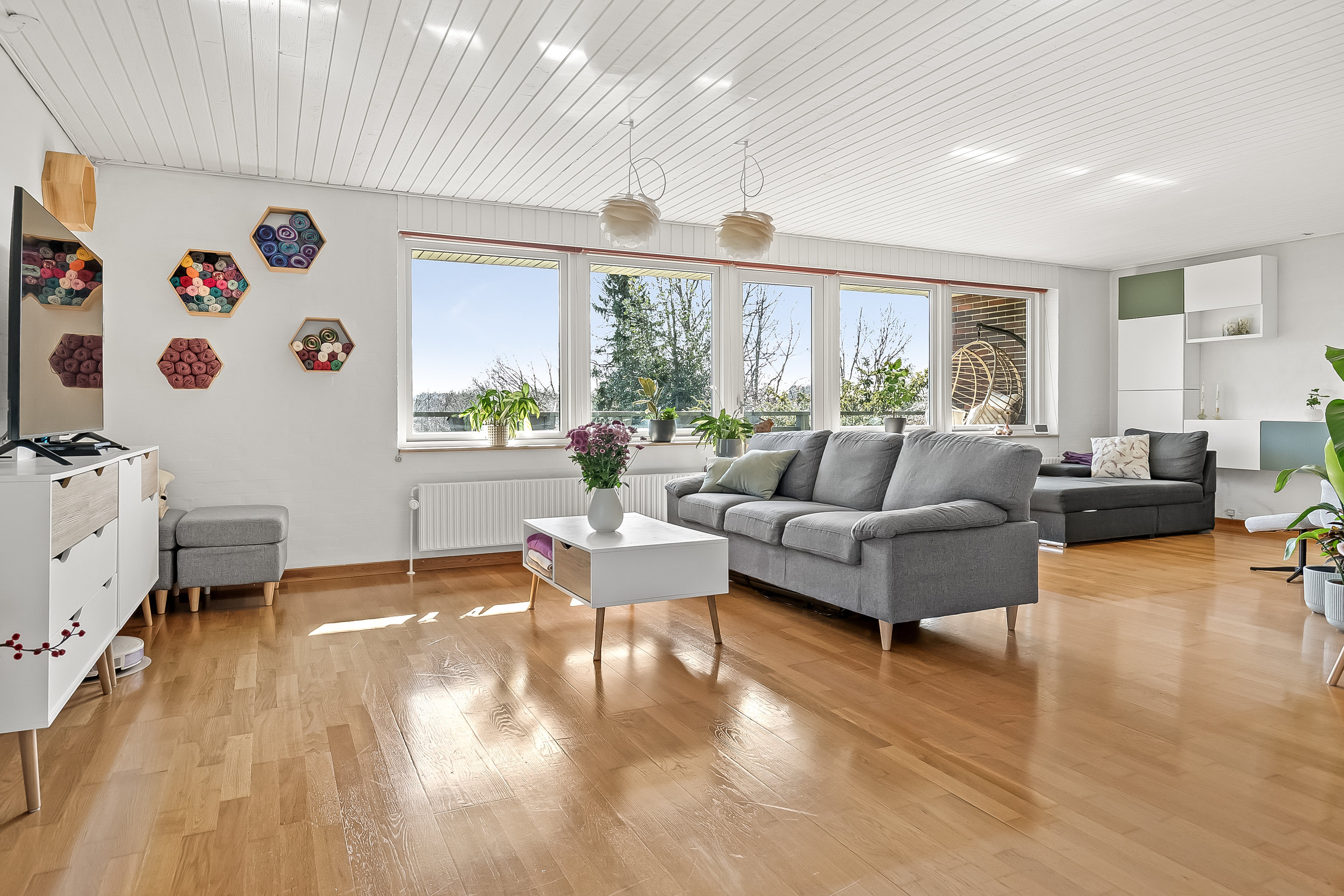 Fremhævet stue billede i fuldskærmstilstand. Billede af Solsortevej 4, 7080 Børkop