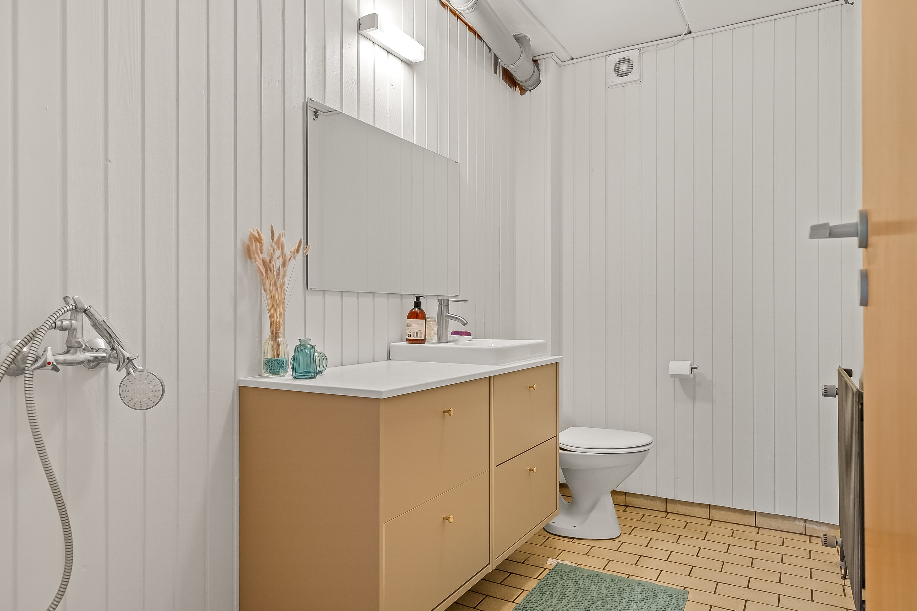 Fremhævet badeværelse billede i fuldskærmstilstand. Billede af Solsortevej 4, 7080 Børkop