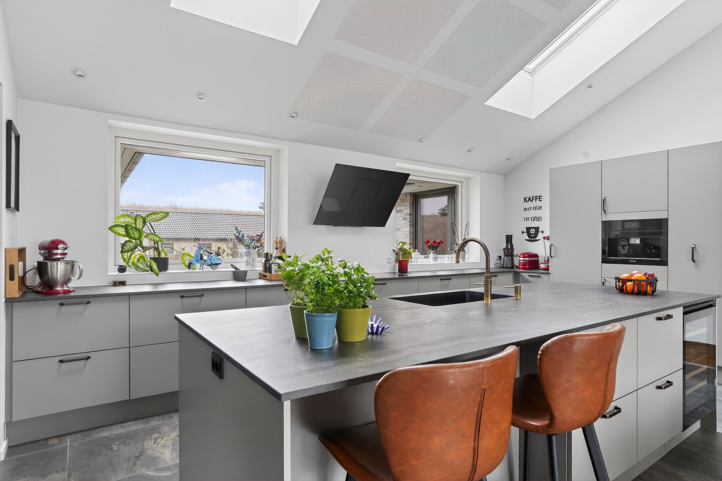 Fremhævet køkken billede i fuldskærmstilstand. Billede af Godskes Bakke 3, 4390 Vipperød