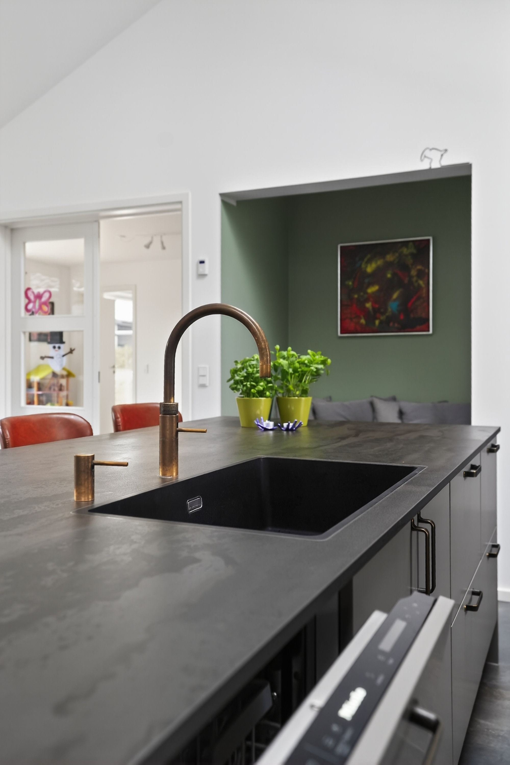 Fremhævet køkken billede i fuldskærmstilstand. Billede af Godskes Bakke 3, 4390 Vipperød