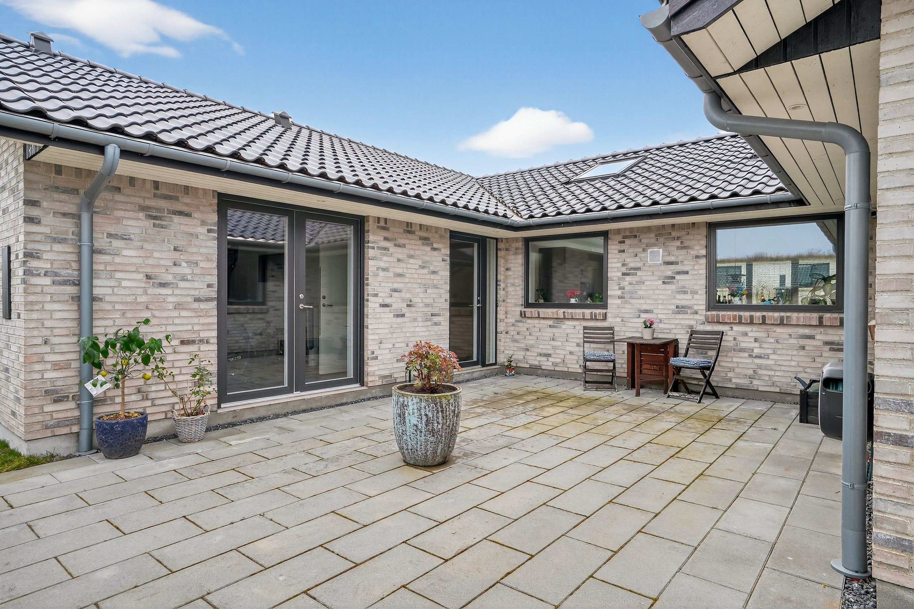 Fremhævet terrasse billede i fuldskærmstilstand. Billede af Godskes Bakke 3, 4390 Vipperød