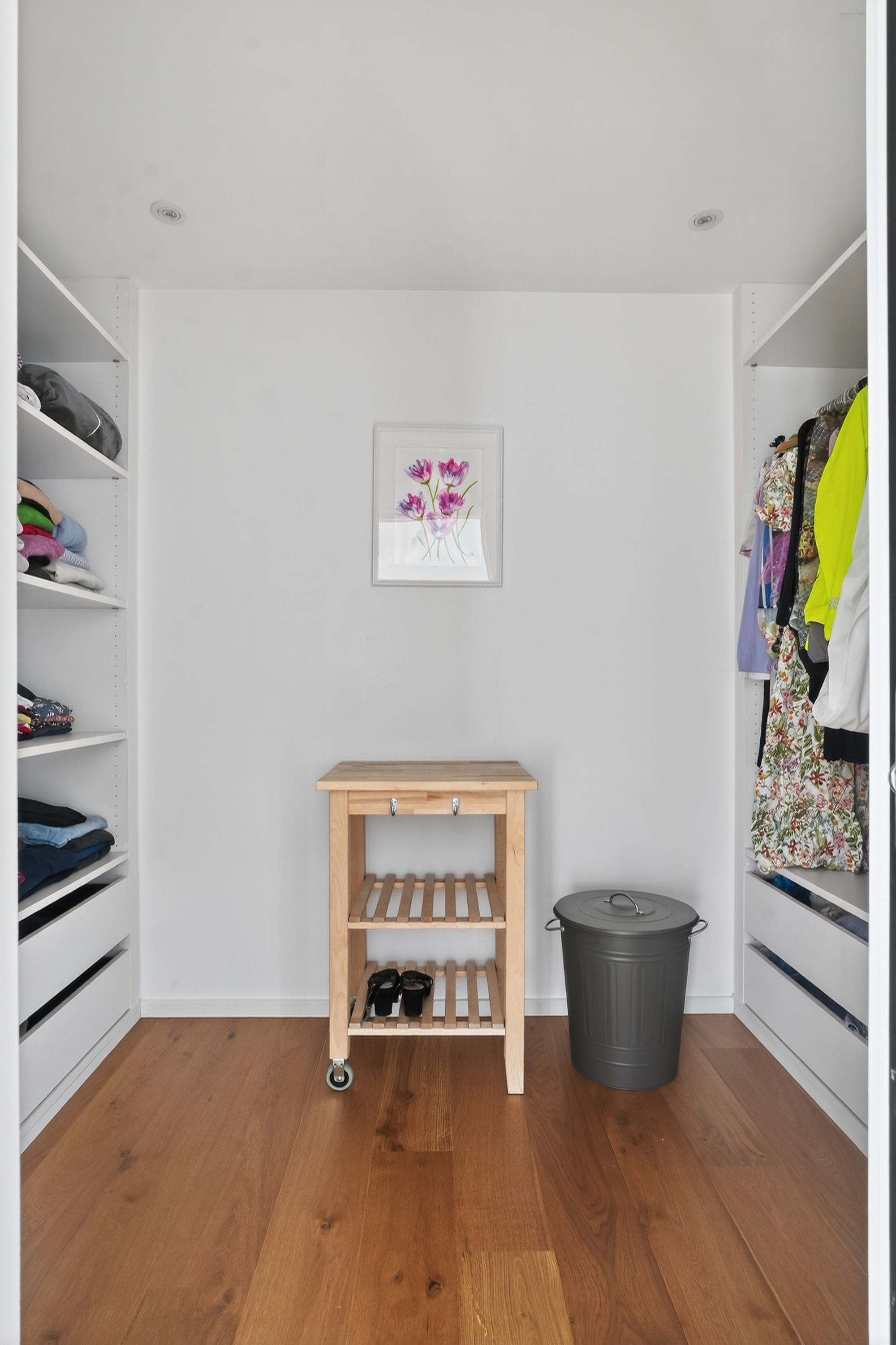 Fremhævet walkin closet billede i fuldskærmstilstand. Billede af Godskes Bakke 3, 4390 Vipperød