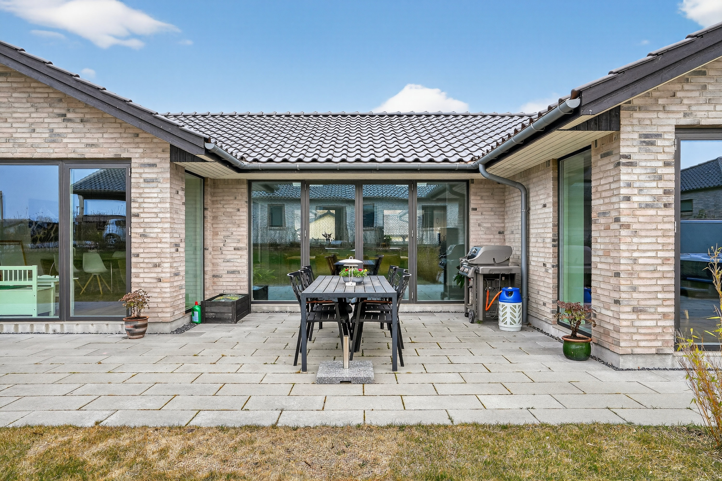 Fremhævet terrasse billede i fuldskærmstilstand. Billede af Godskes Bakke 3, 4390 Vipperød