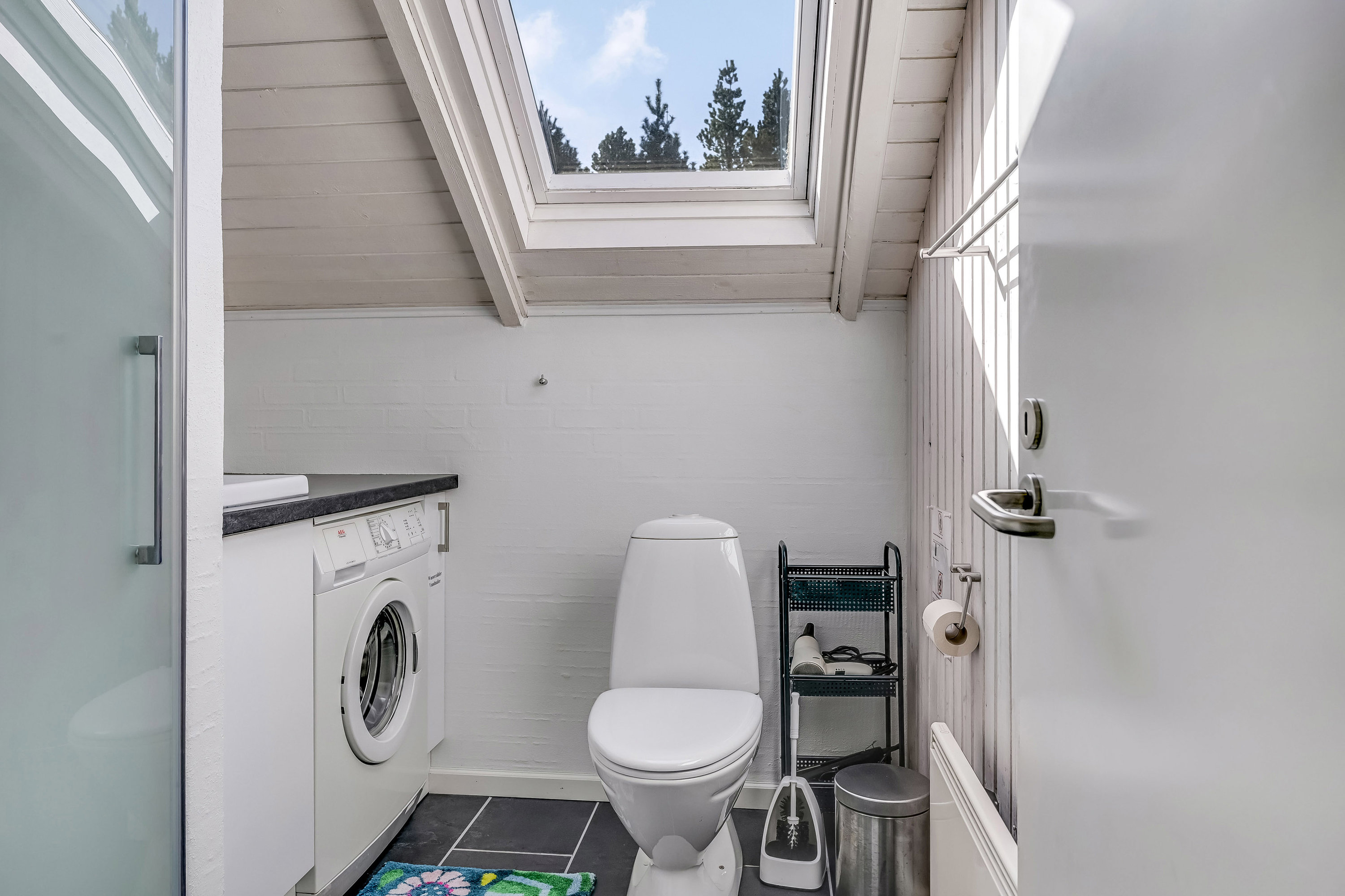 Fremhævet toilet billede i fuldskærmstilstand. Billede af Gl Hovej 33, 6857 Blåvand