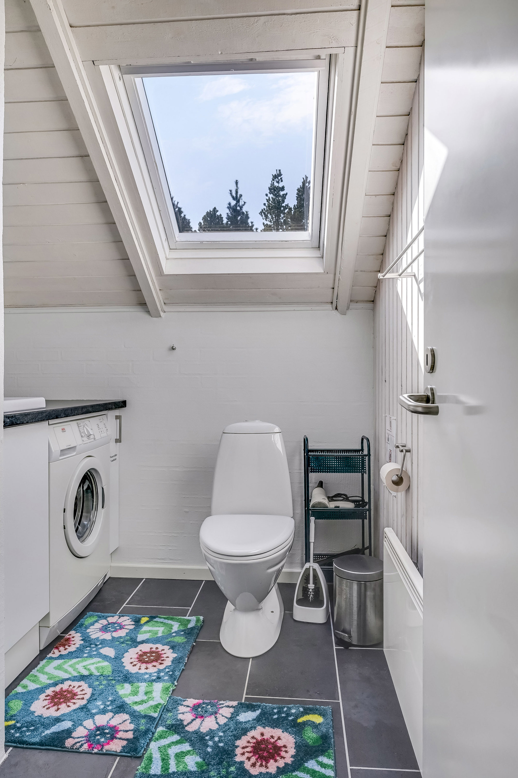 Fremhævet toilet billede i fuldskærmstilstand. Billede af Gl Hovej 33, 6857 Blåvand