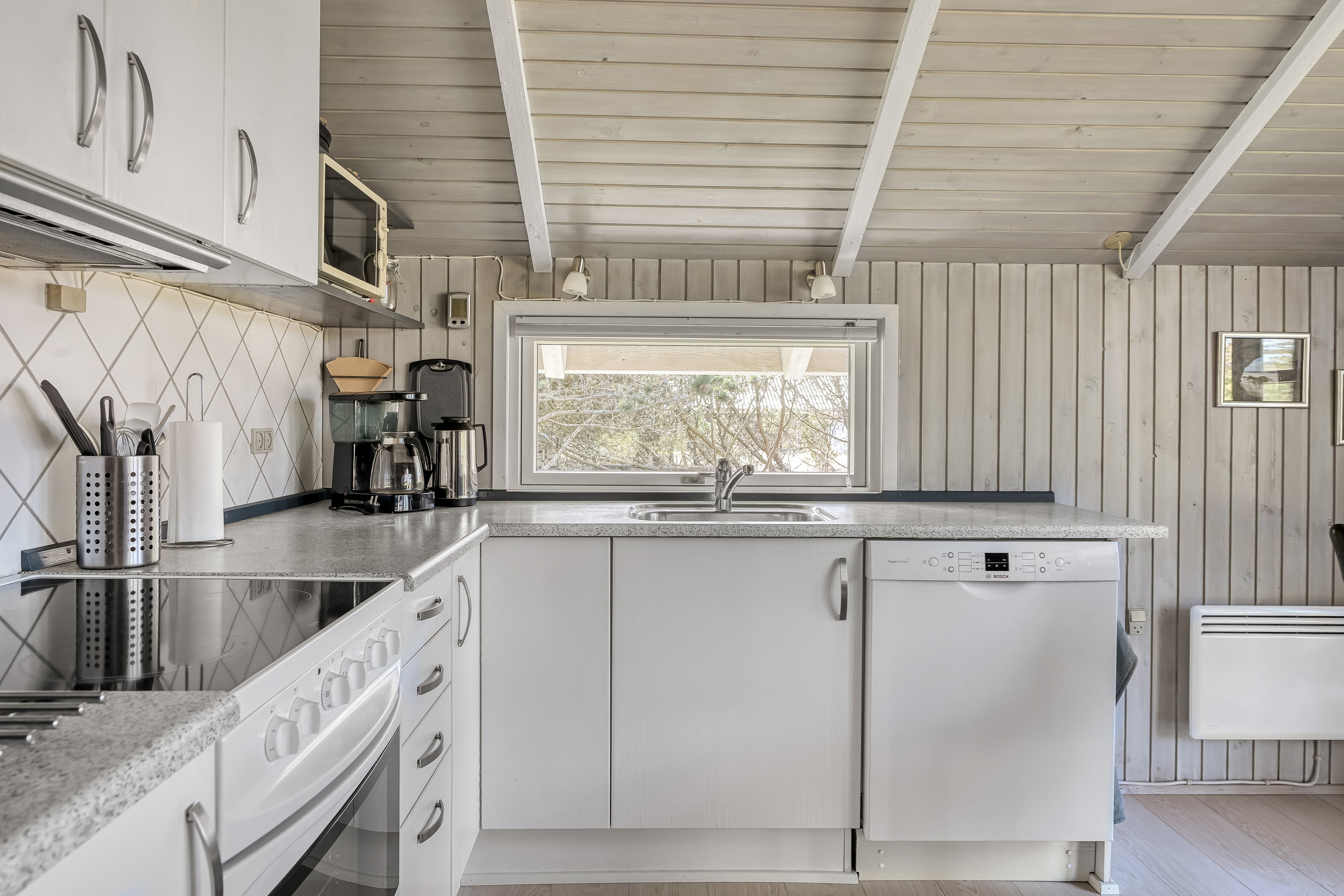 Fremhævet køkken billede i fuldskærmstilstand. Billede af Hedetoftvej 19, 6857 Blåvand