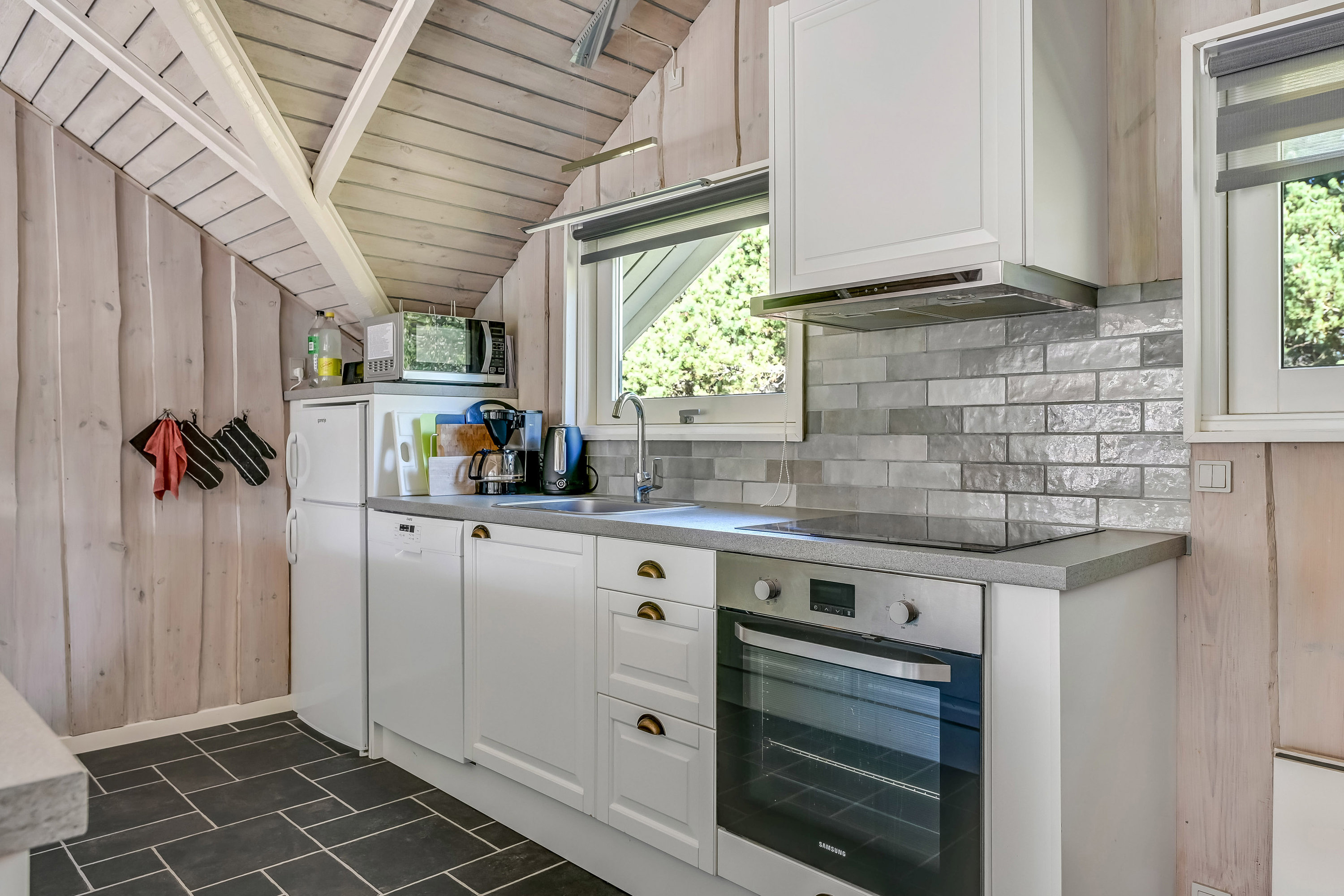 Fremhævet køkken billede i fuldskærmstilstand. Billede af Gl Hovej 33, 6857 Blåvand