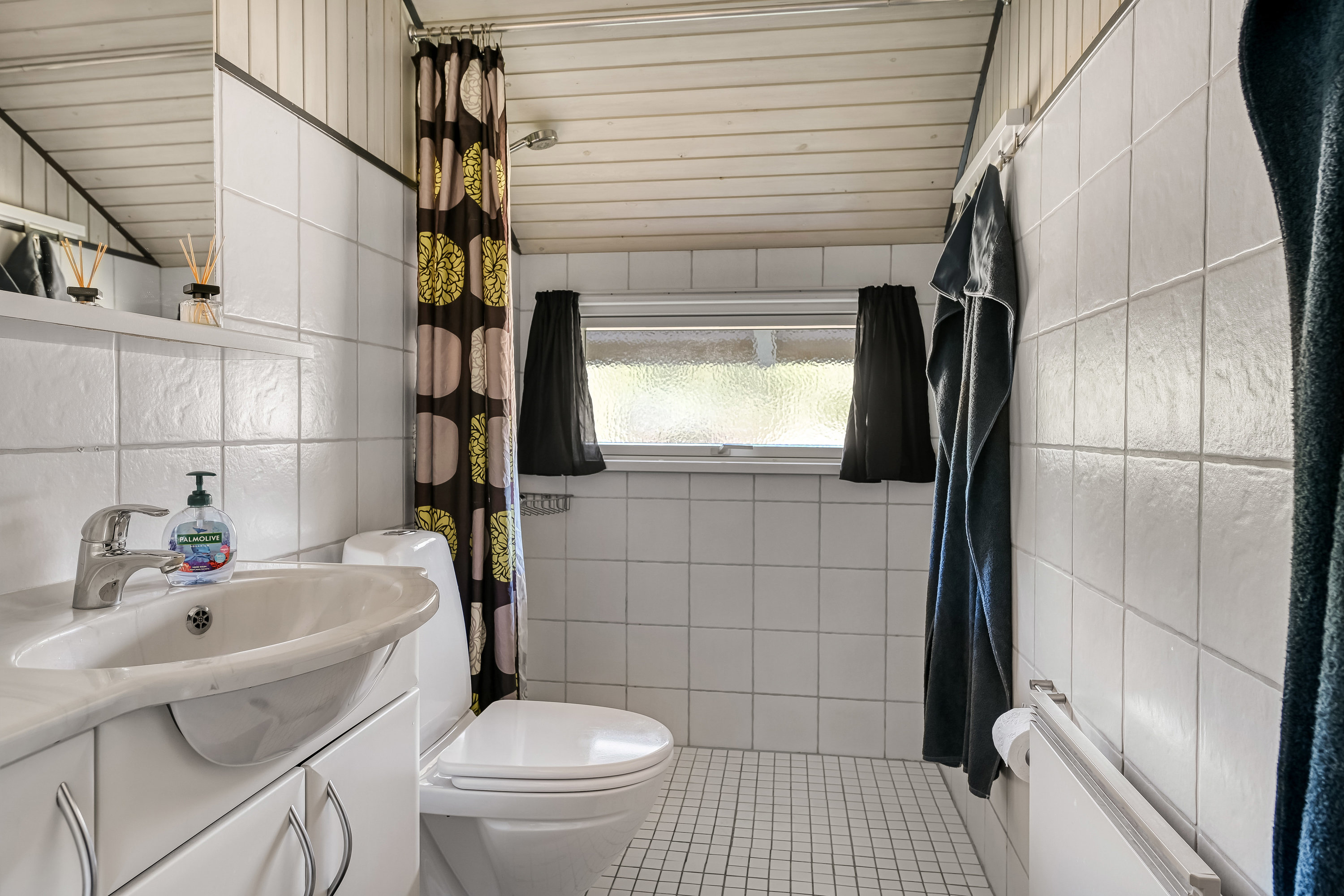 Fremhævet badeværelse billede i fuldskærmstilstand. Billede af Hedetoftvej 19, 6857 Blåvand