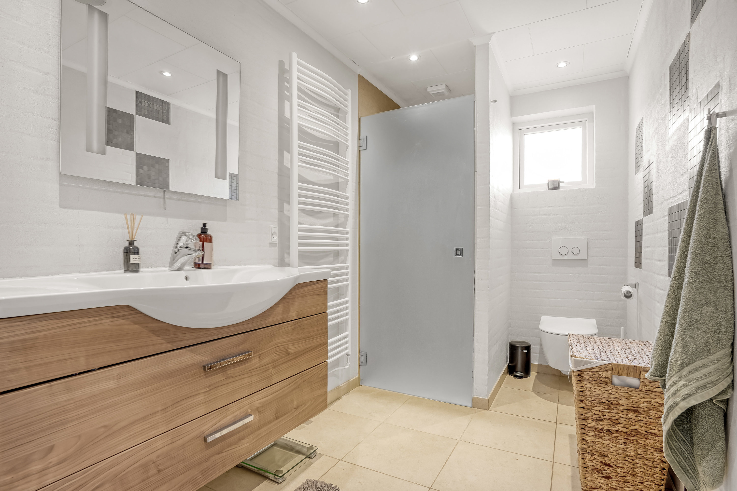 Fremhævet badeværelse billede i fuldskærmstilstand. Billede af Kallerupvej 68, 5230 Odense M