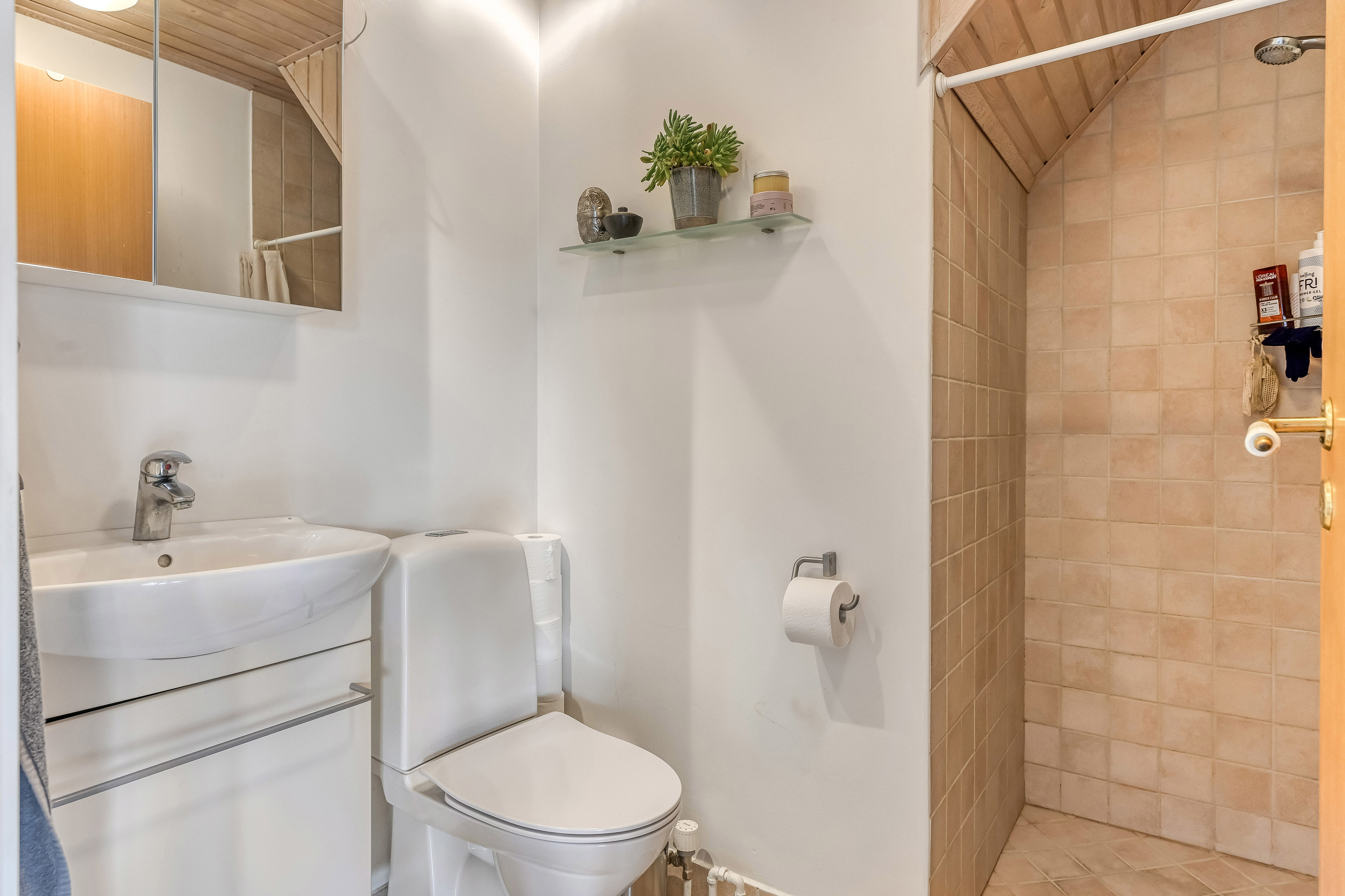 Fremhævet badeværelse billede i fuldskærmstilstand. Billede af Blomsterparken 3H, 6710 Esbjerg V