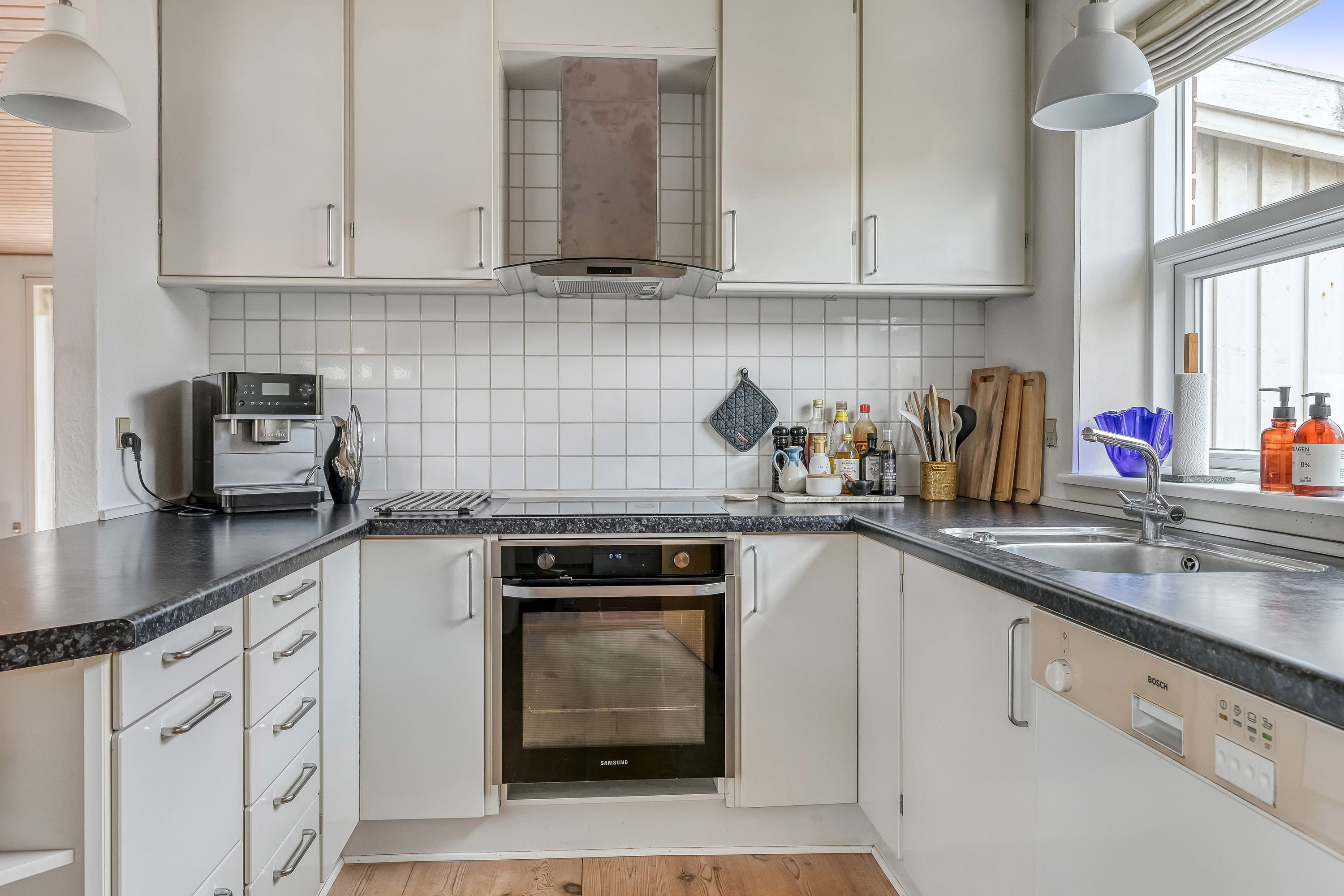 Fremhævet køkken billede i fuldskærmstilstand. Billede af Blomsterparken 3H, 6710 Esbjerg V