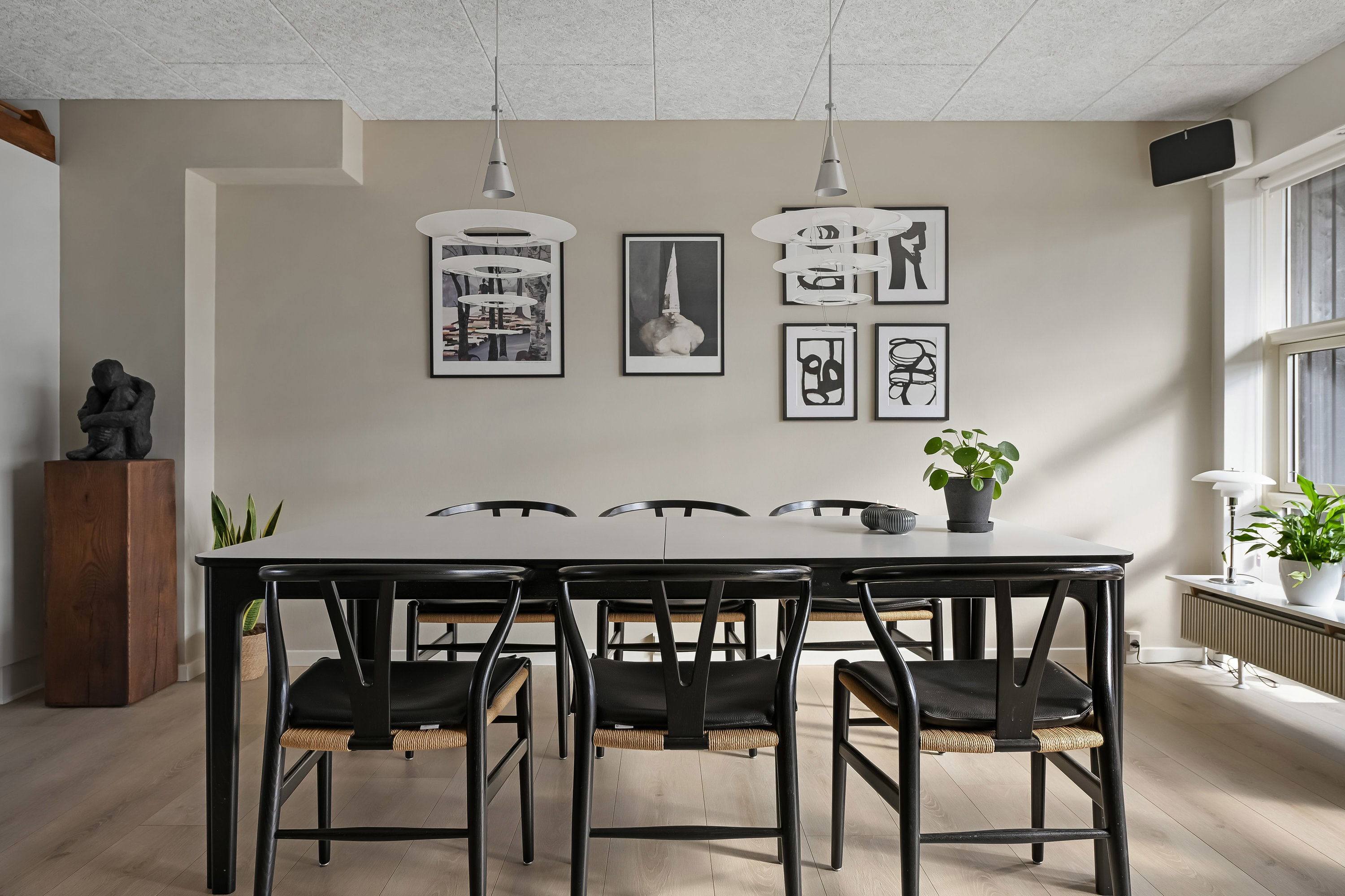 Fremhævet stue billede i fuldskærmstilstand. Billede af Grønlandsparken 138A, 6715 Esbjerg N