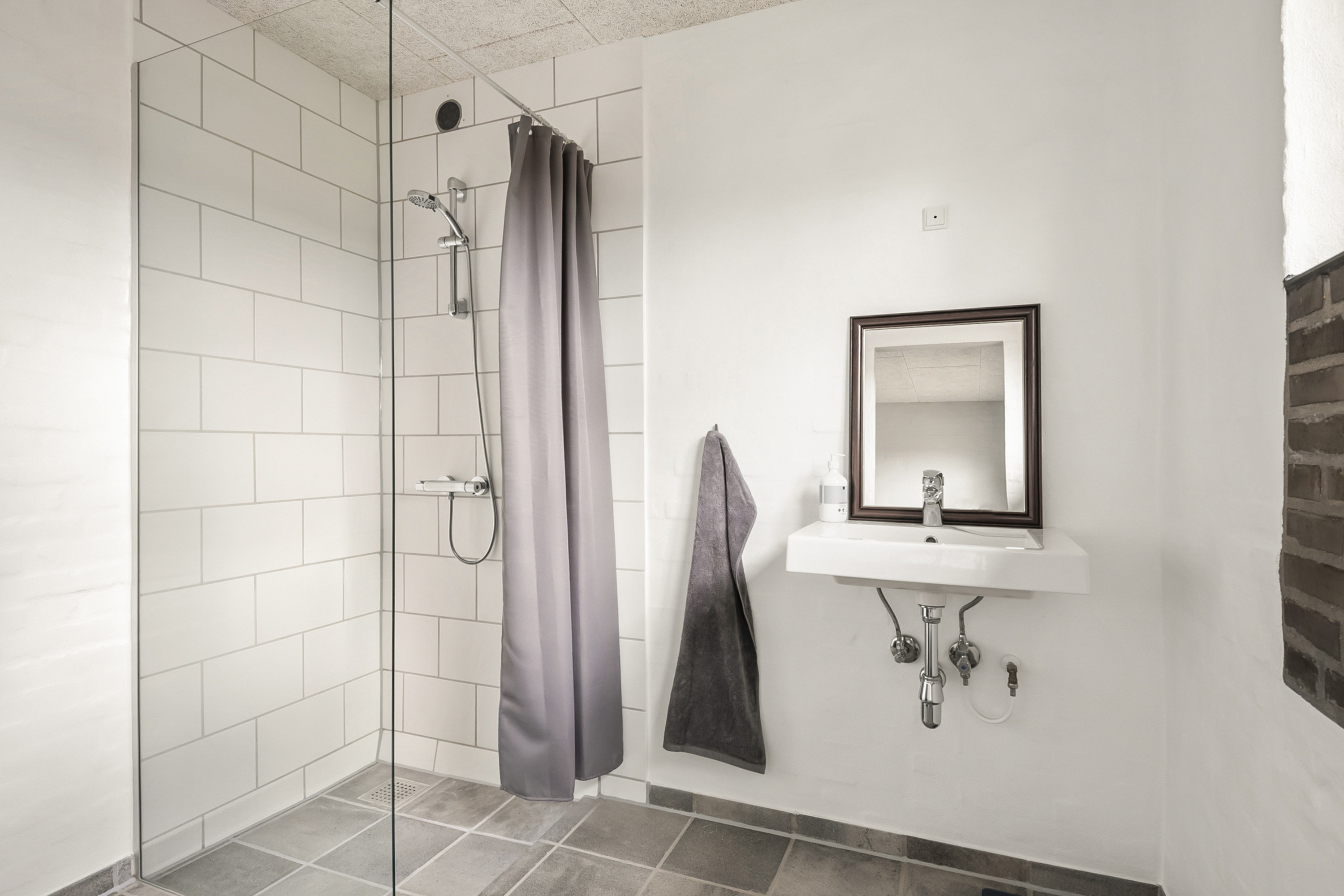 Fremhævet badeværelse billede i fuldskærmstilstand. Billede af Strand Allé 19, Seden, 5240 Odense NØ