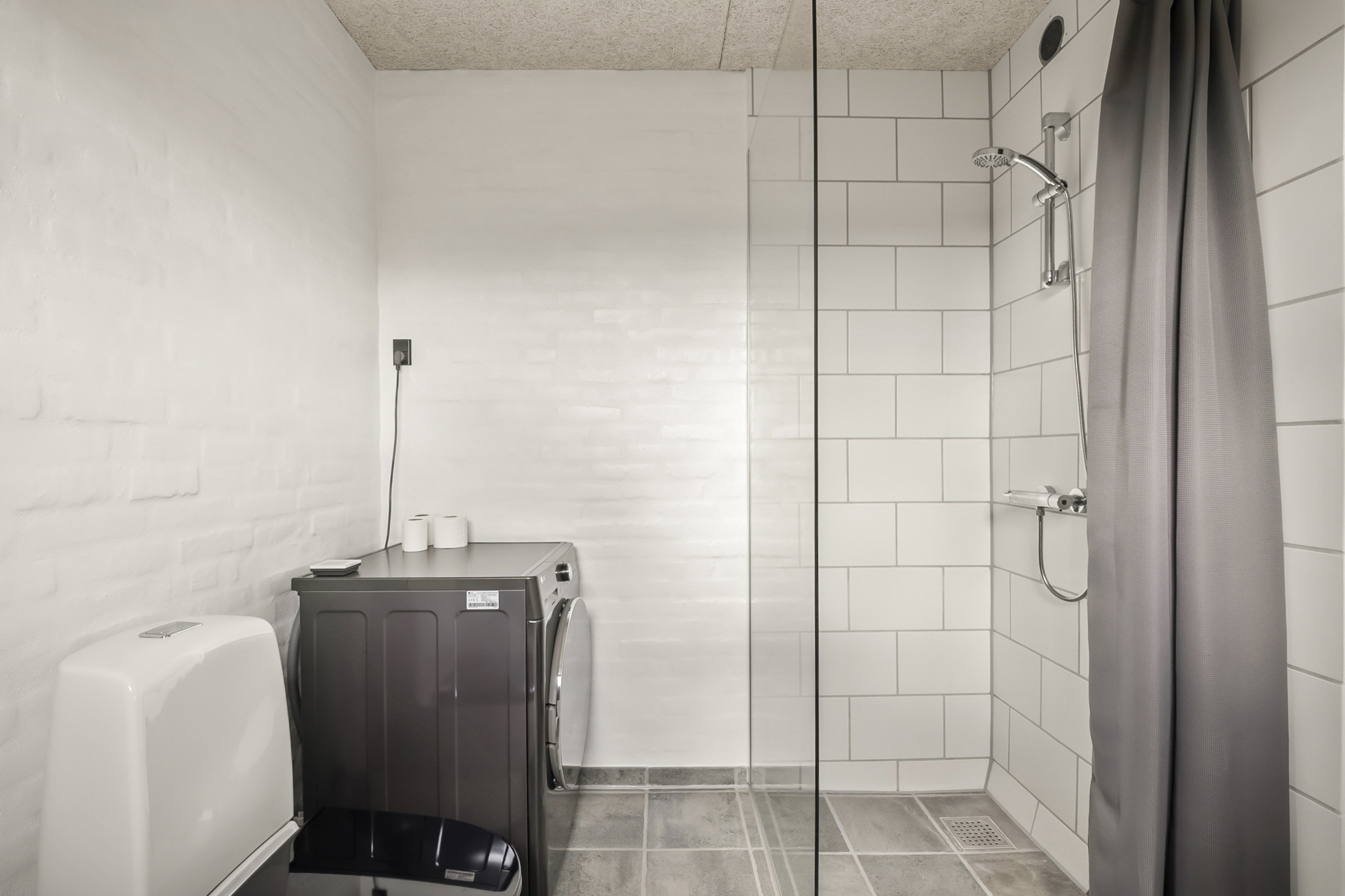 Fremhævet badeværelse billede i fuldskærmstilstand. Billede af Strand Allé 19, Seden, 5240 Odense NØ