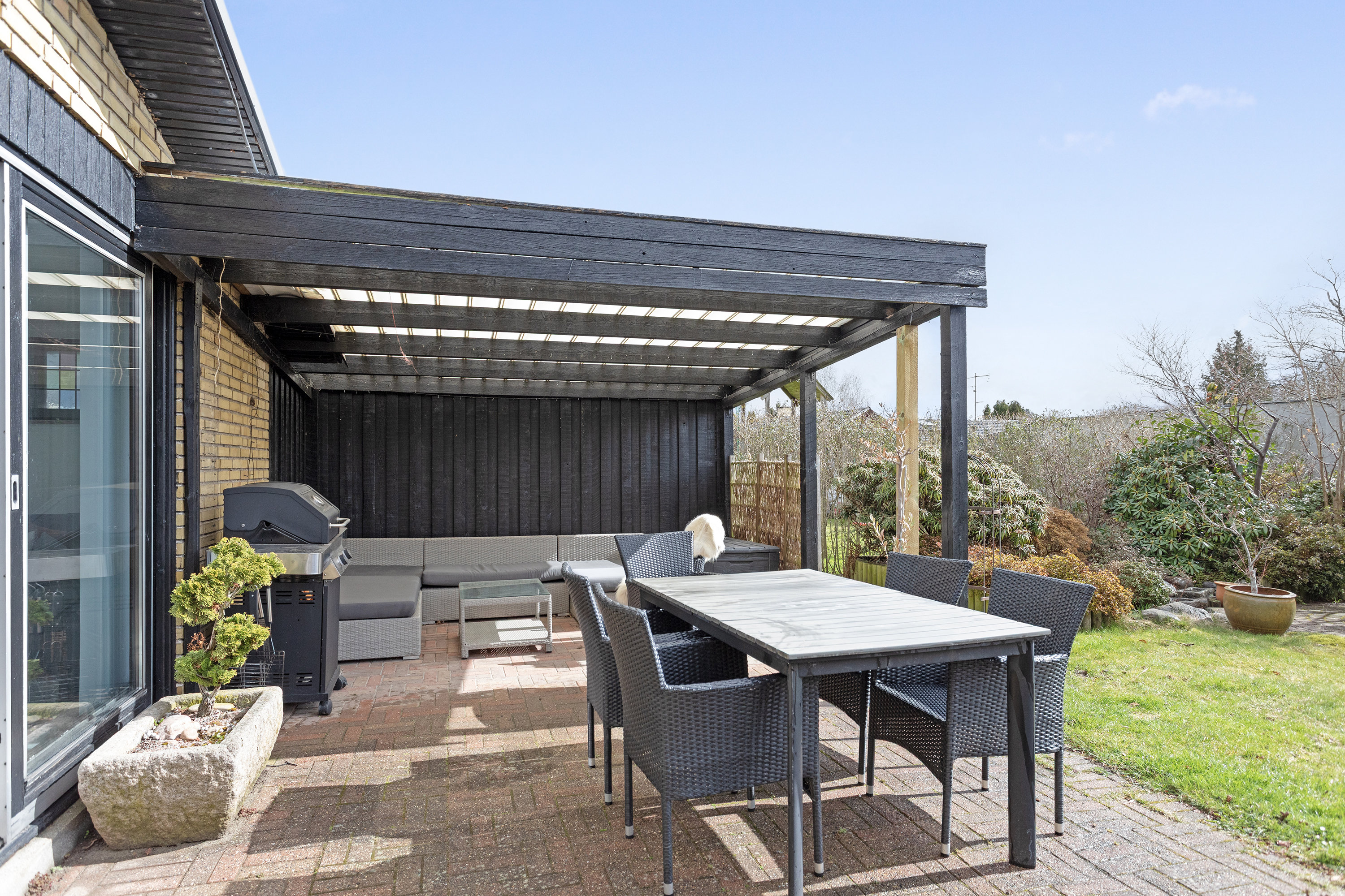 Fremhævet overdækket terrasse billede i fuldskærmstilstand. Billede af Skebyvej 32, 2740 Skovlunde
