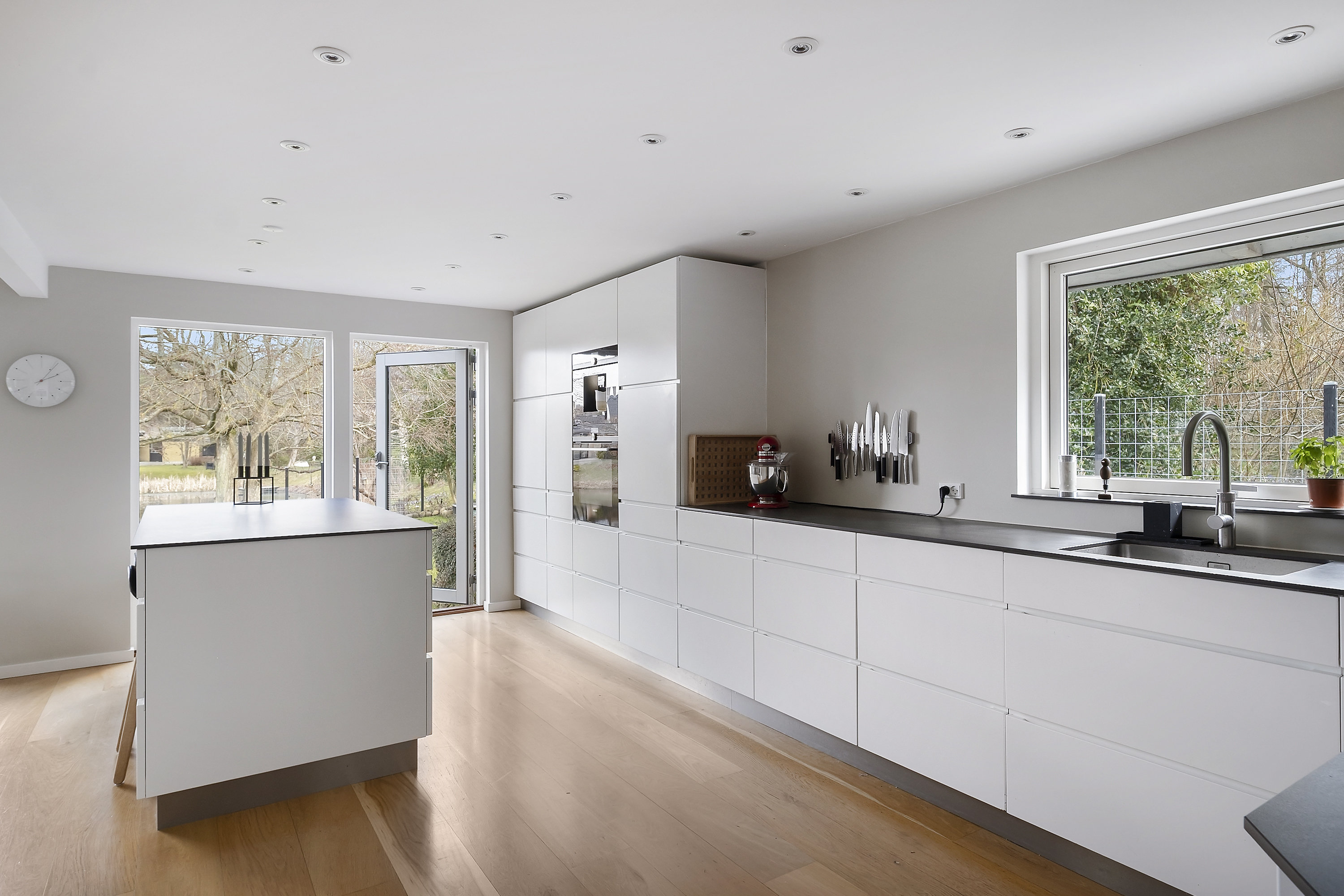 Fremhævet køkken billede i fuldskærmstilstand. Billede af Hvidehusvej 36, 3450 Allerød