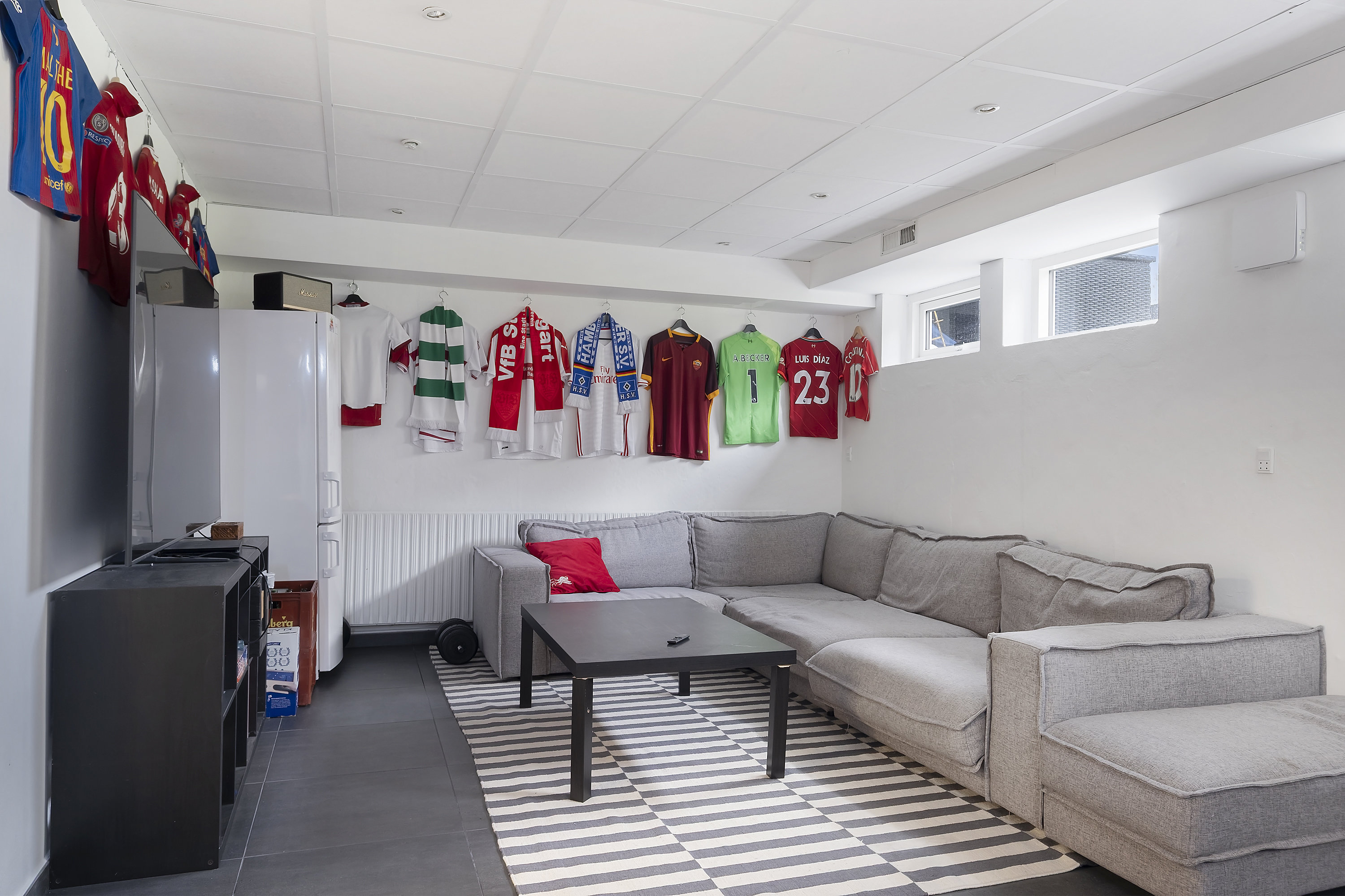 Fremhævet stue billede i fuldskærmstilstand. Billede af Hvidehusvej 36, 3450 Allerød