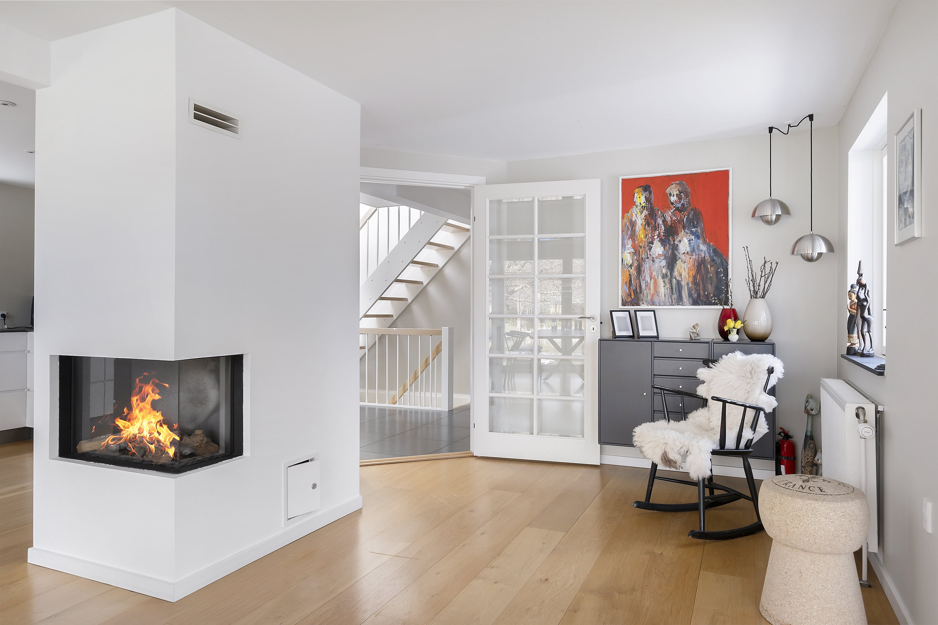 Fremhævet stue billede i fuldskærmstilstand. Billede af Hvidehusvej 36, 3450 Allerød