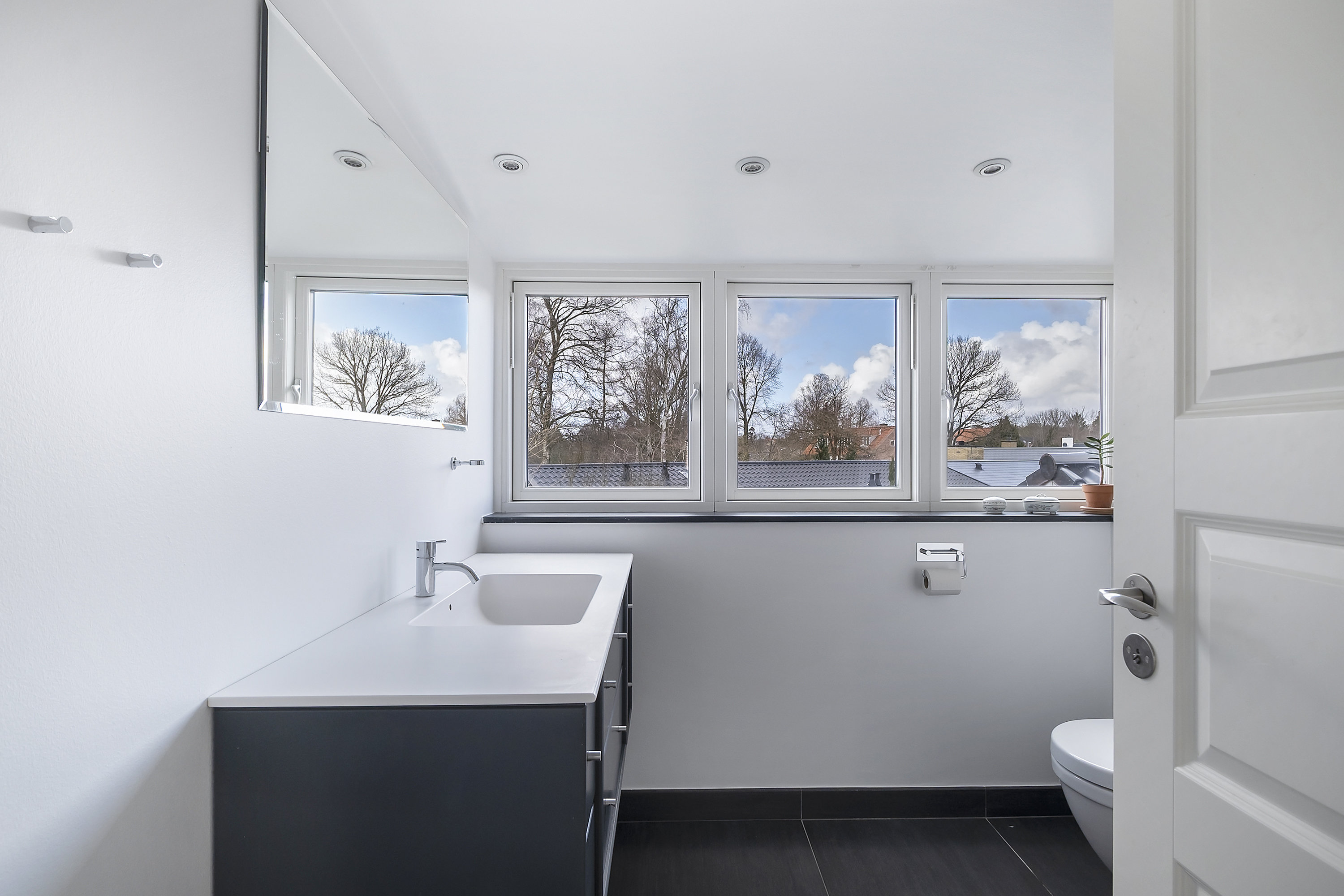 Fremhævet badeværelse billede i fuldskærmstilstand. Billede af Hvidehusvej 36, 3450 Allerød