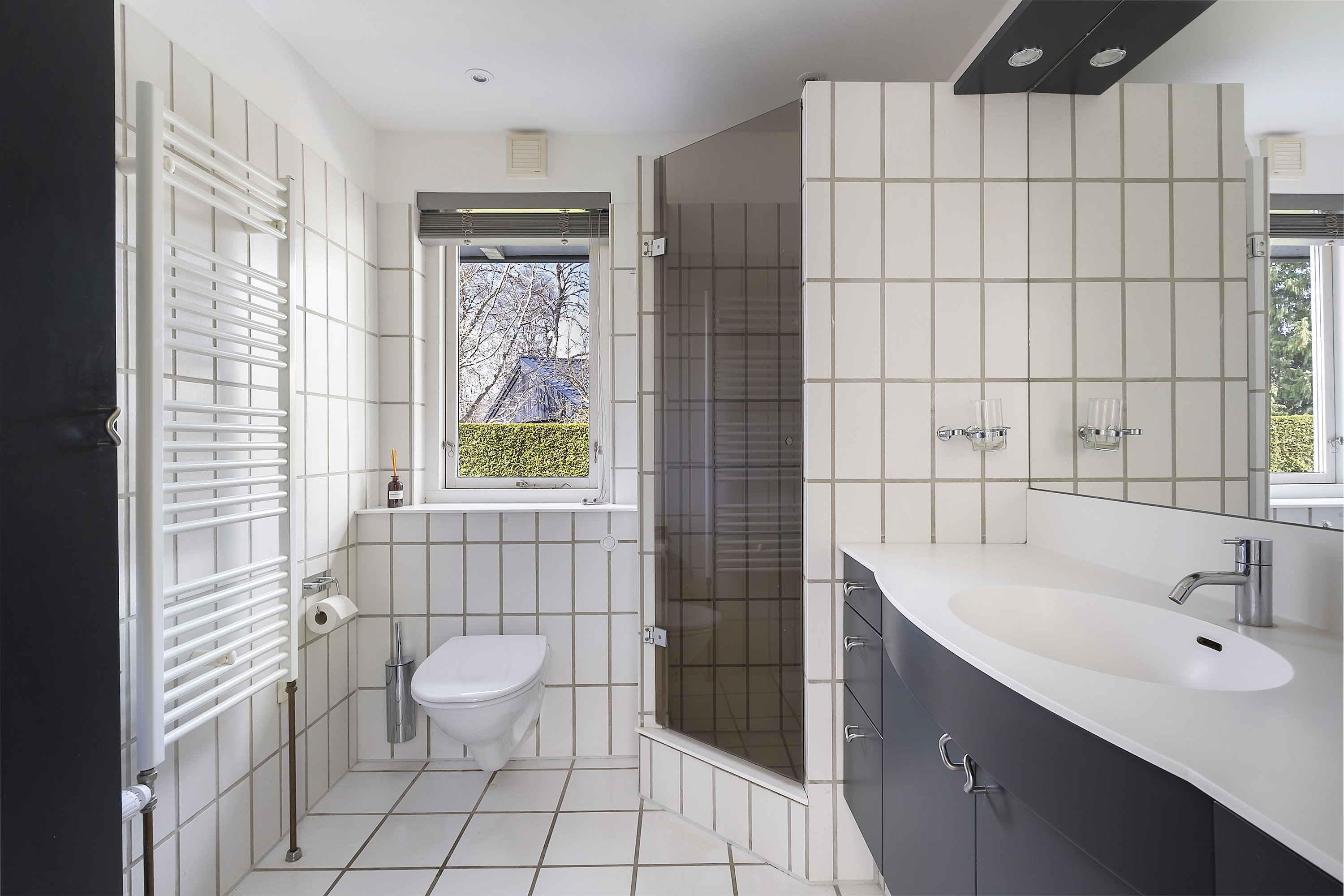 Fremhævet badeværelse billede i fuldskærmstilstand. Billede af Hvidehusvej 36, 3450 Allerød