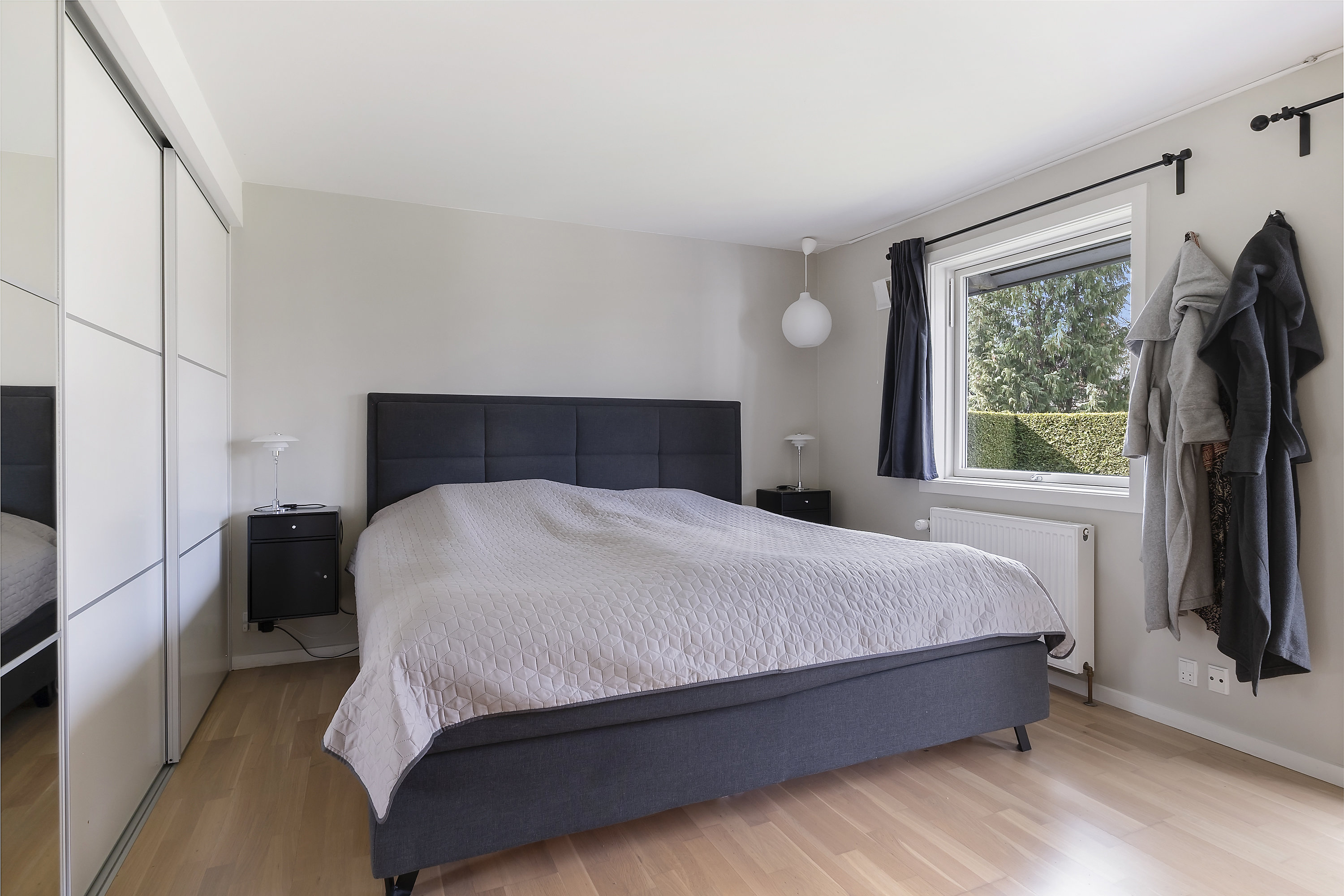 Fremhævet soveværelse billede i fuldskærmstilstand. Billede af Hvidehusvej 36, 3450 Allerød