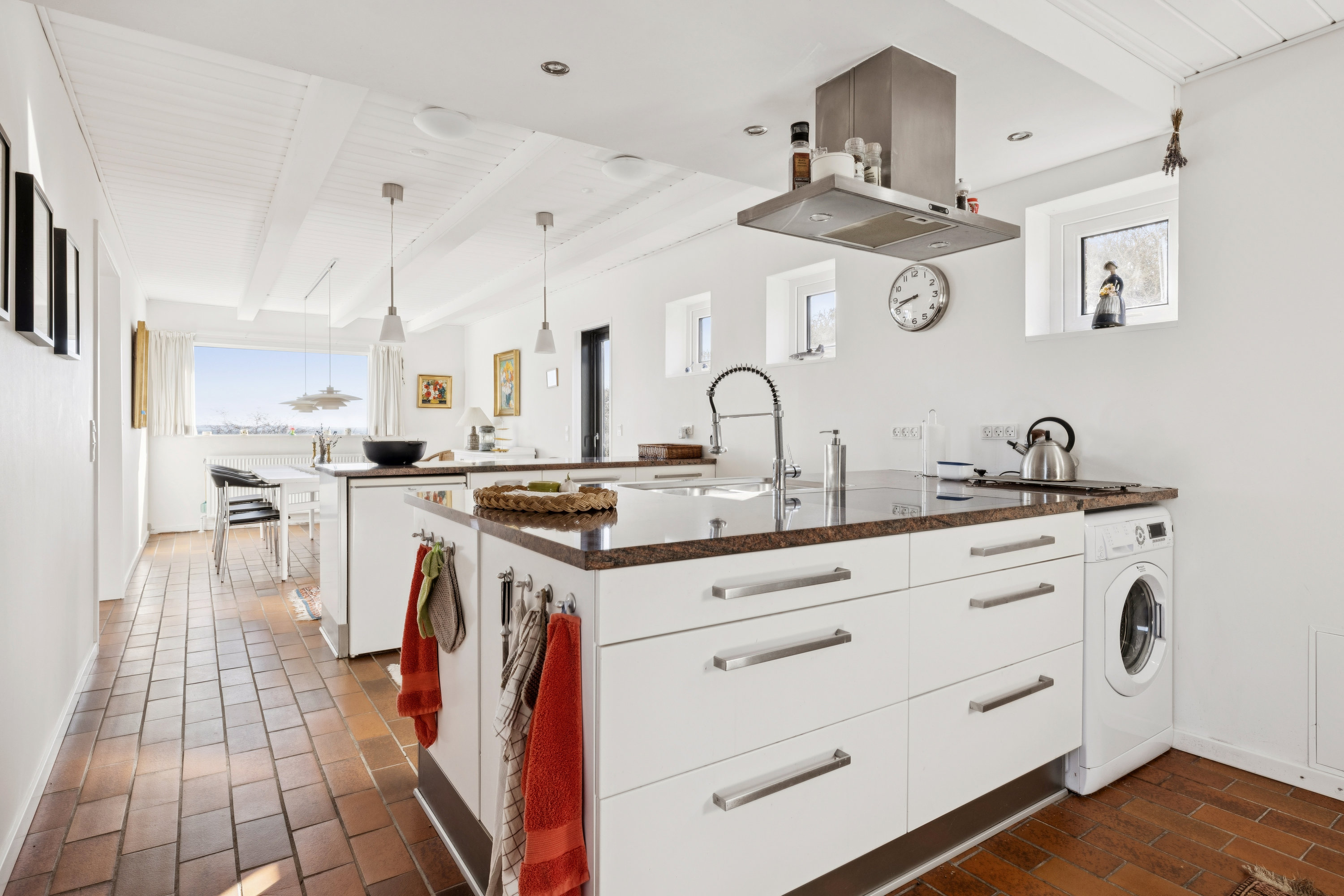 Fremhævet køkken billede i fuldskærmstilstand. Billede af Strandvejen 134, Ugelbølle, 8410 Rønde