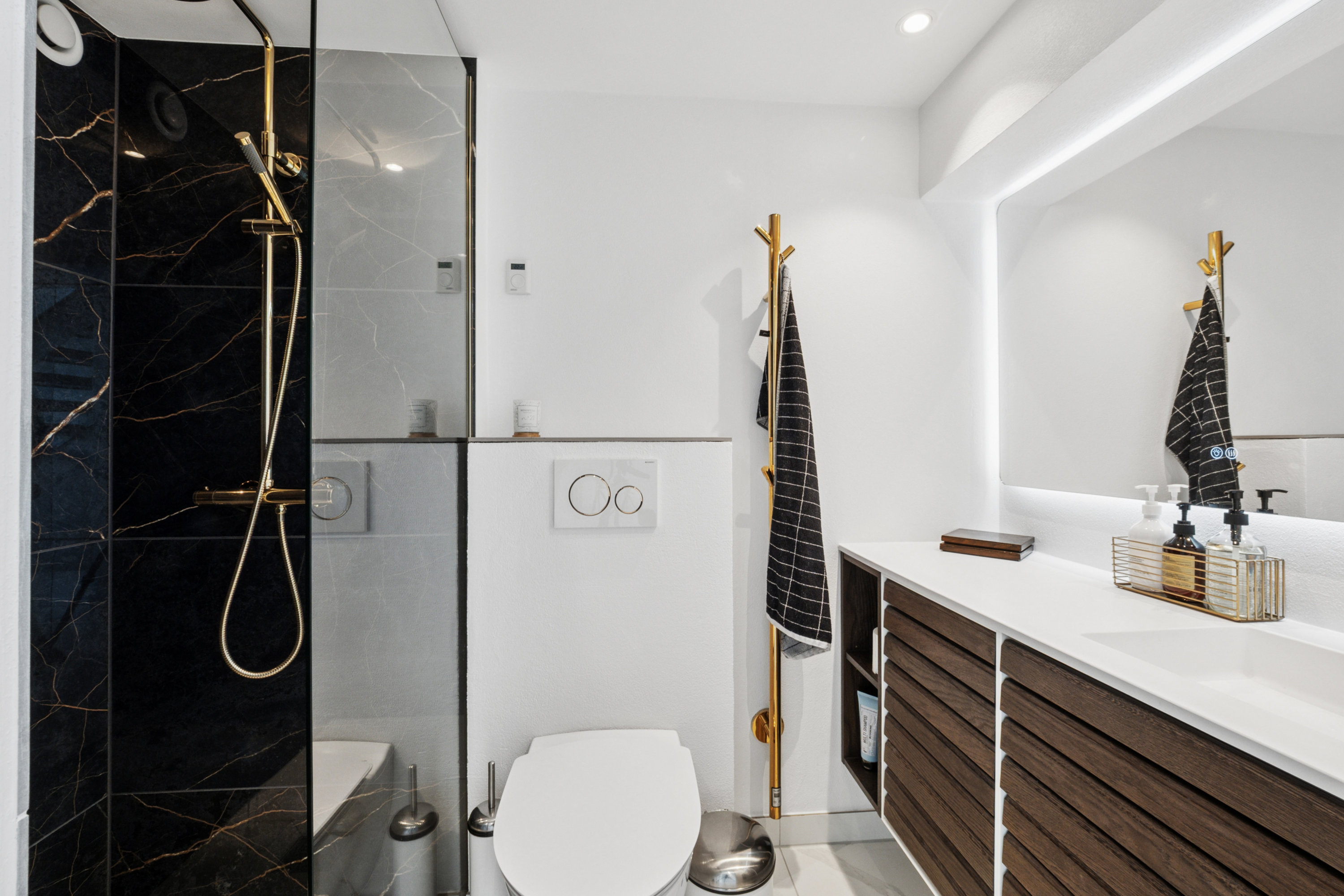 Fremhævet badeværelse billede i fuldskærmstilstand. Billede af Nørresøvej 32, 8800 Viborg