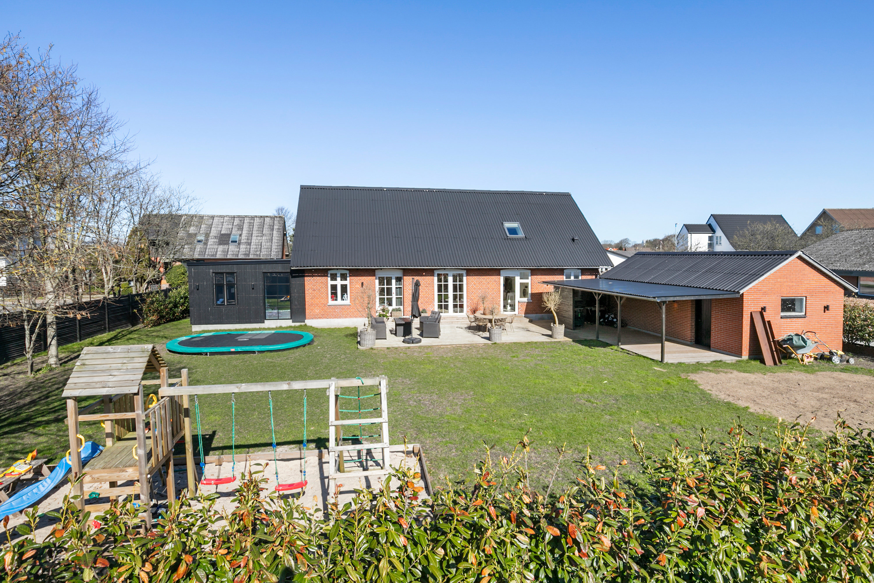 Fremhævet facade billede i fuldskærmstilstand. Billede af Kattedamsvej 32, 9440 Aabybro