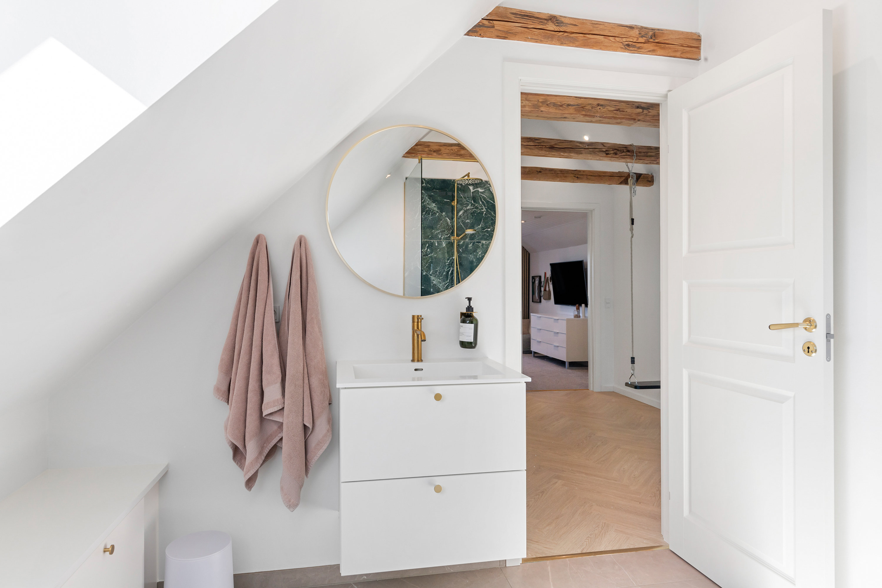 Fremhævet badeværelse billede i fuldskærmstilstand. Billede af Kattedamsvej 32, 9440 Aabybro