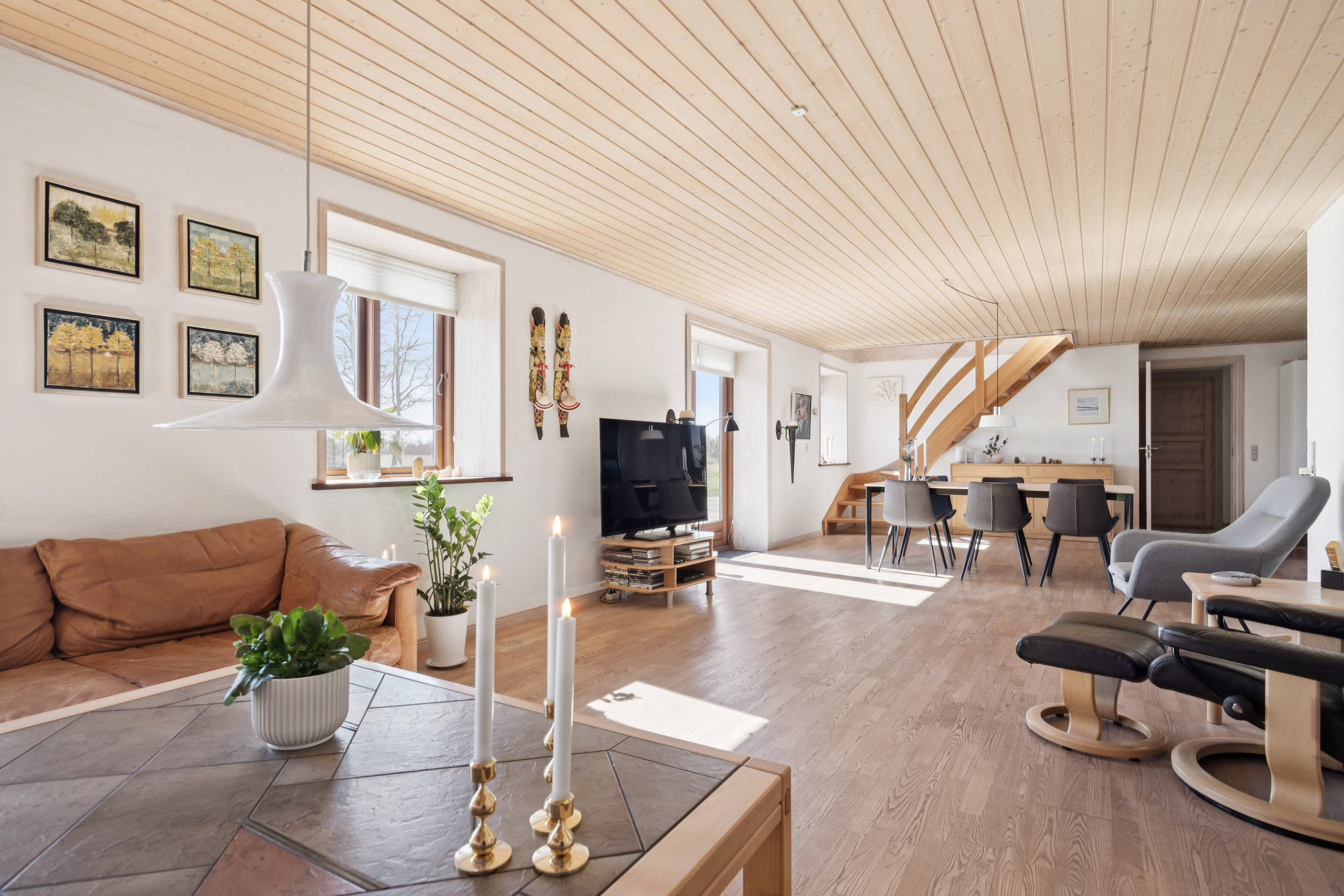 Fremhævet stue billede i fuldskærmstilstand. Billede af Houvej 225, 9362 Gandrup