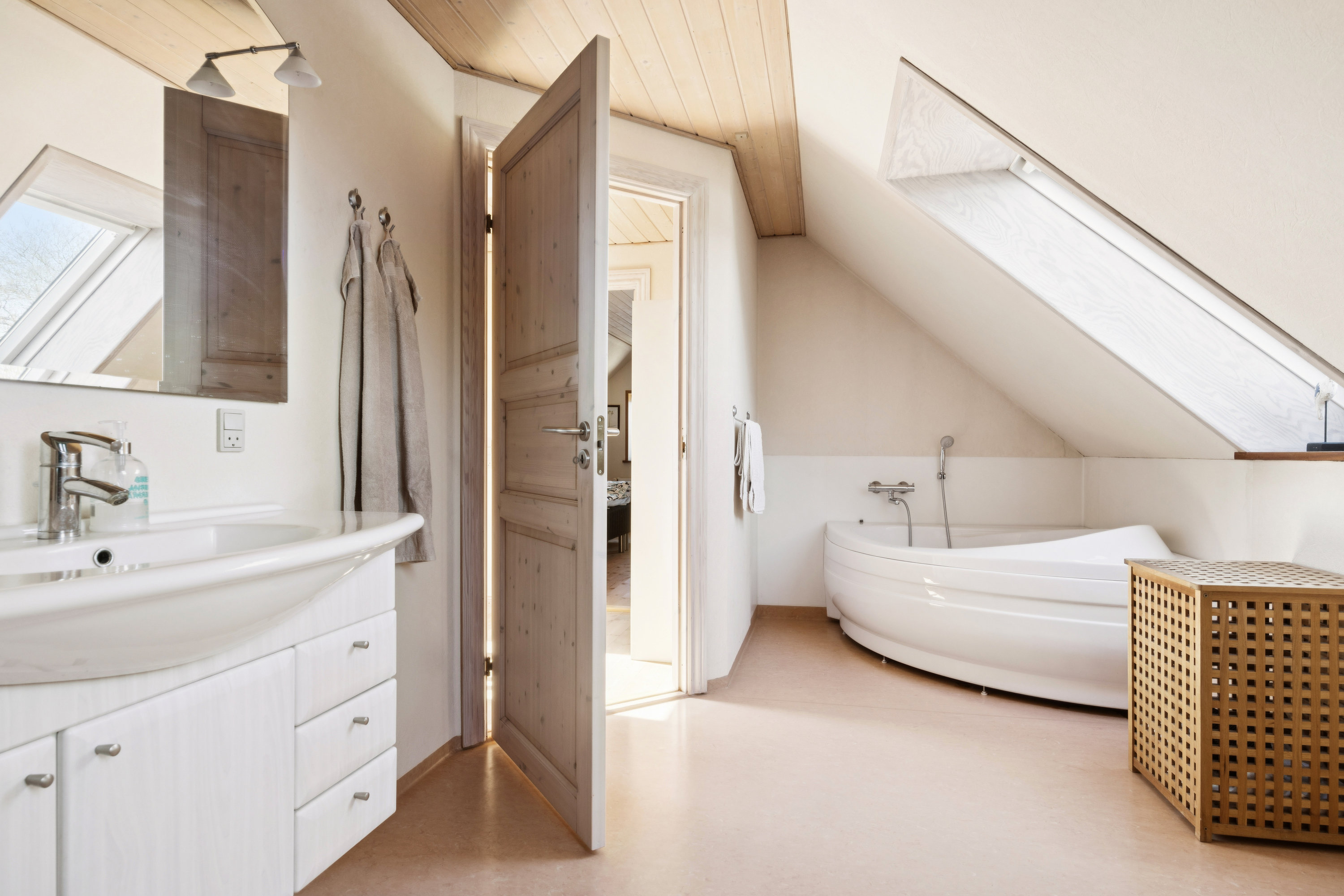 Fremhævet badeværelse billede i fuldskærmstilstand. Billede af Houvej 225, 9362 Gandrup