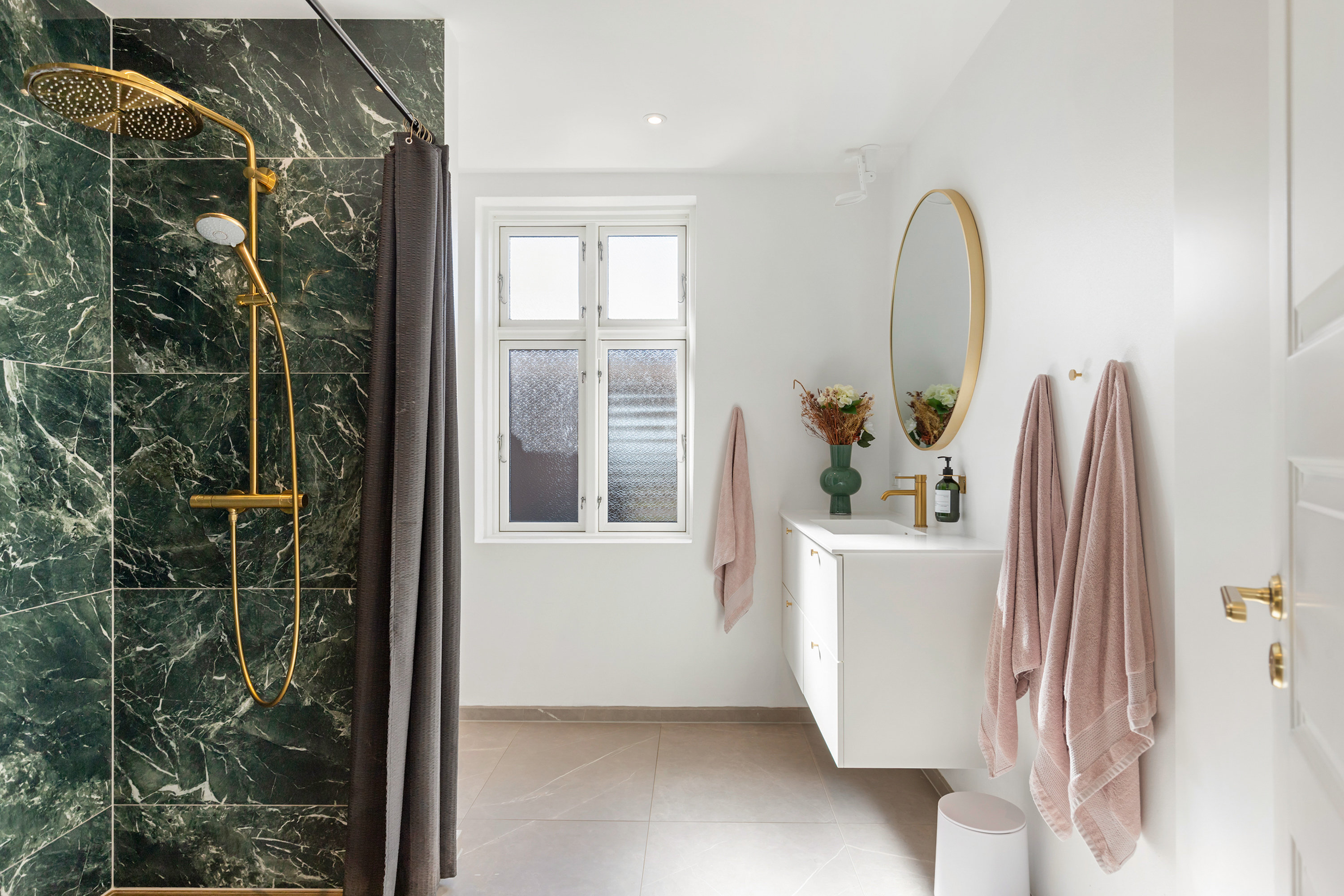 Fremhævet badeværelse billede i fuldskærmstilstand. Billede af Kattedamsvej 32, 9440 Aabybro