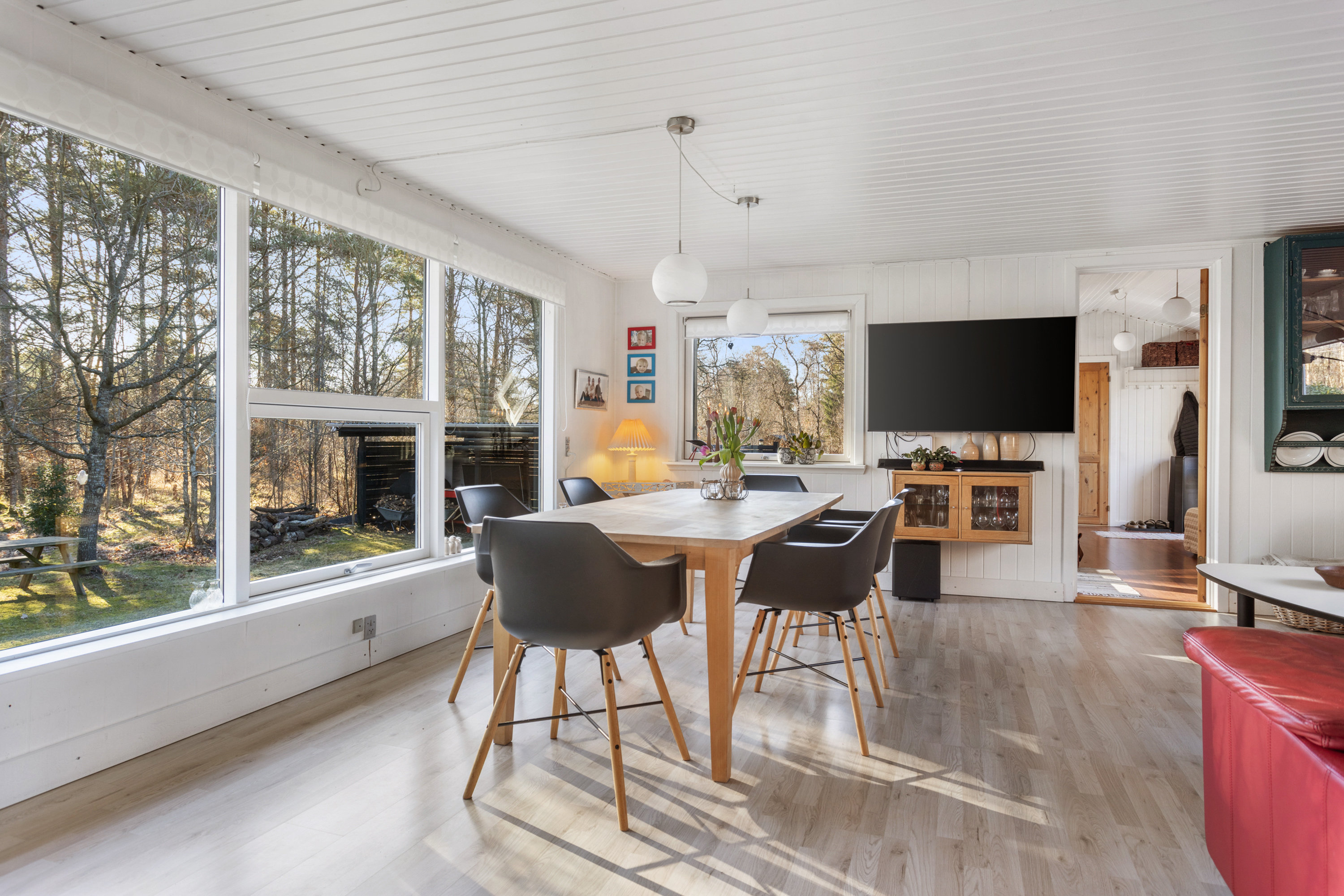 Fremhævet stue billede i fuldskærmstilstand. Billede af Lynglund 5, Lyngså, 9300 Sæby