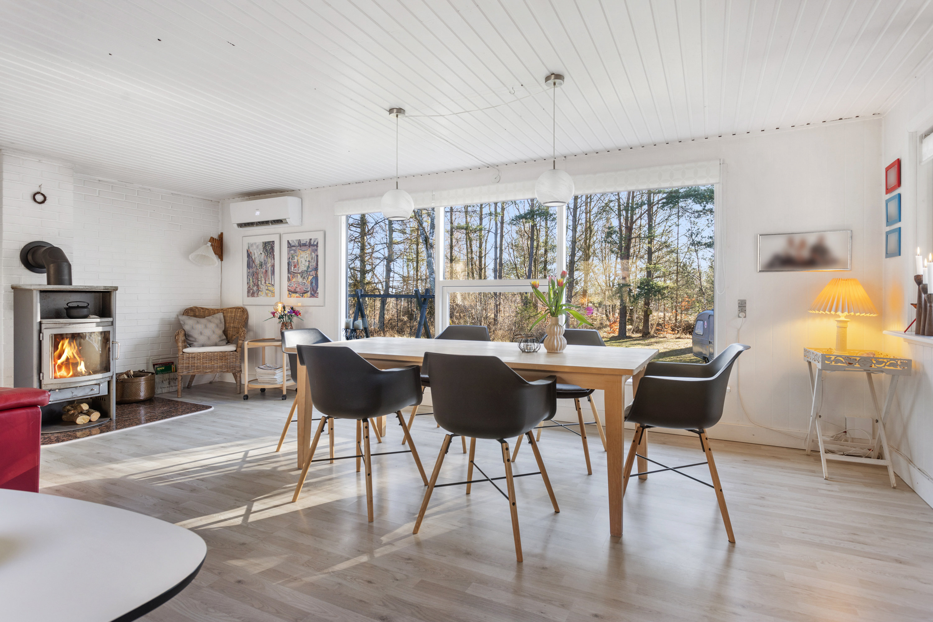 Fremhævet stue billede i fuldskærmstilstand. Billede af Lynglund 5, Lyngså, 9300 Sæby