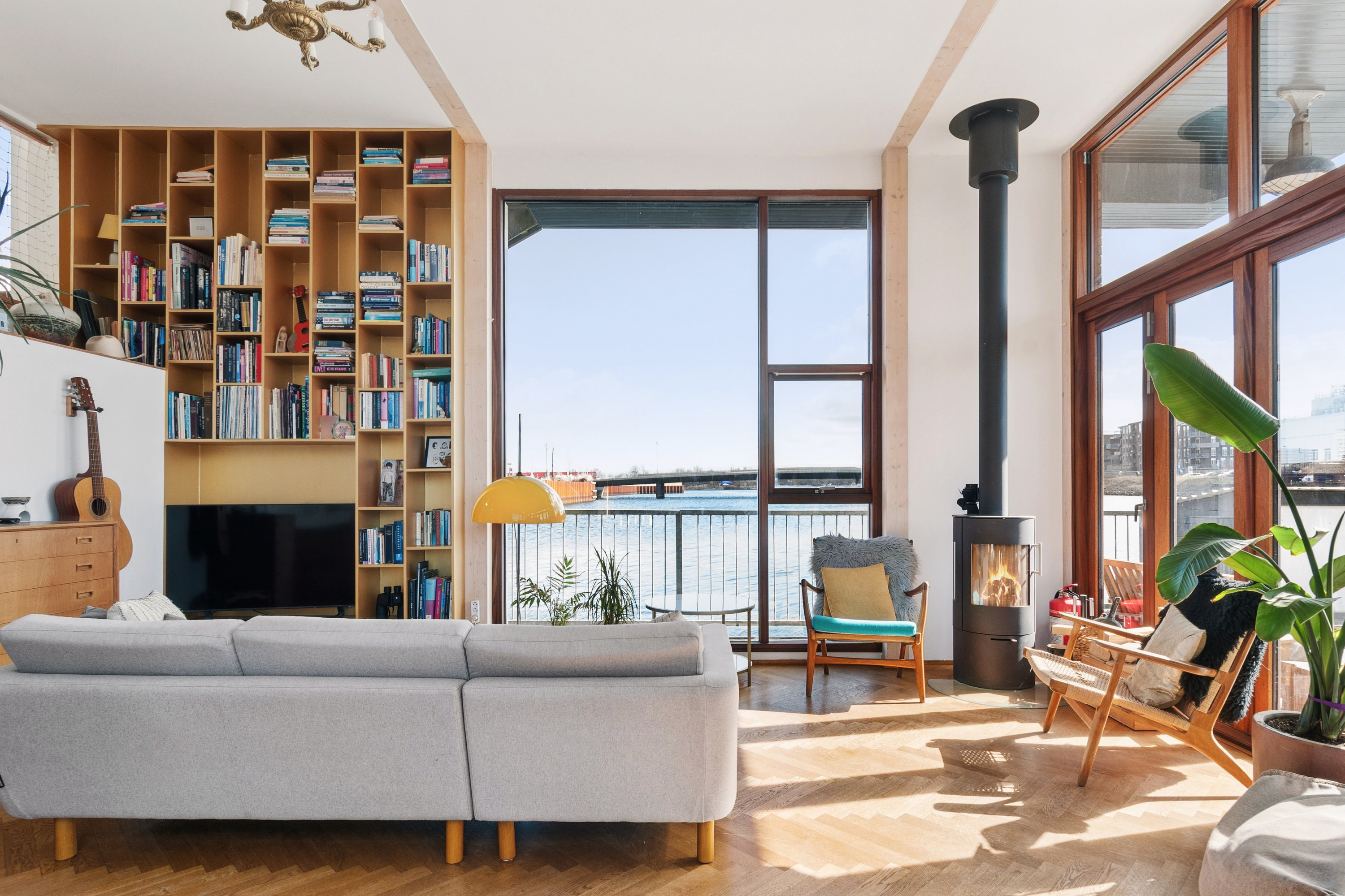 Fremhævet stue billede i fuldskærmstilstand. Billede af Linus Paulings Vej 1, 2450 København SV