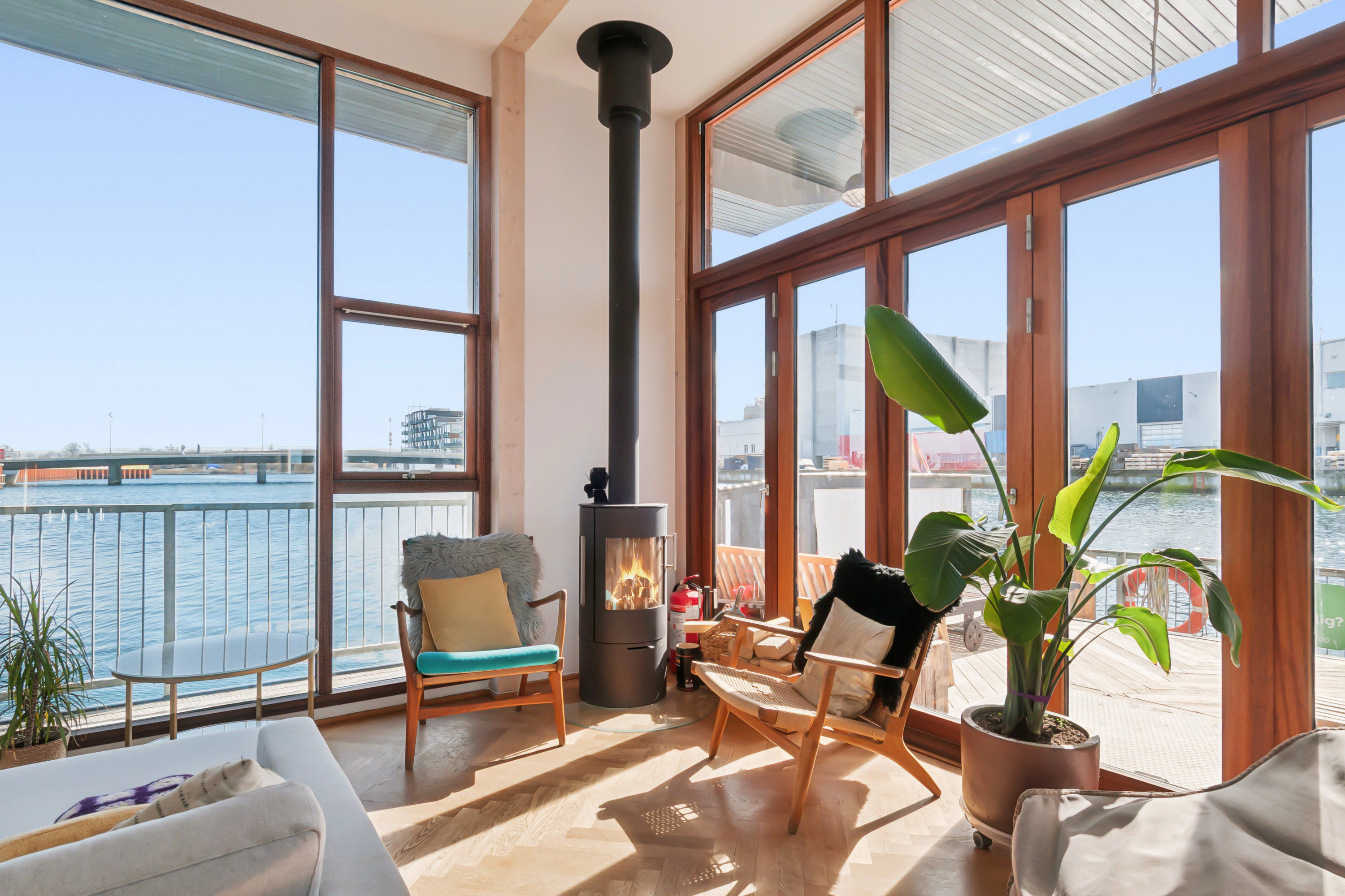 Fremhævet udestue billede i fuldskærmstilstand. Billede af Linus Paulings Vej 1, 2450 København SV