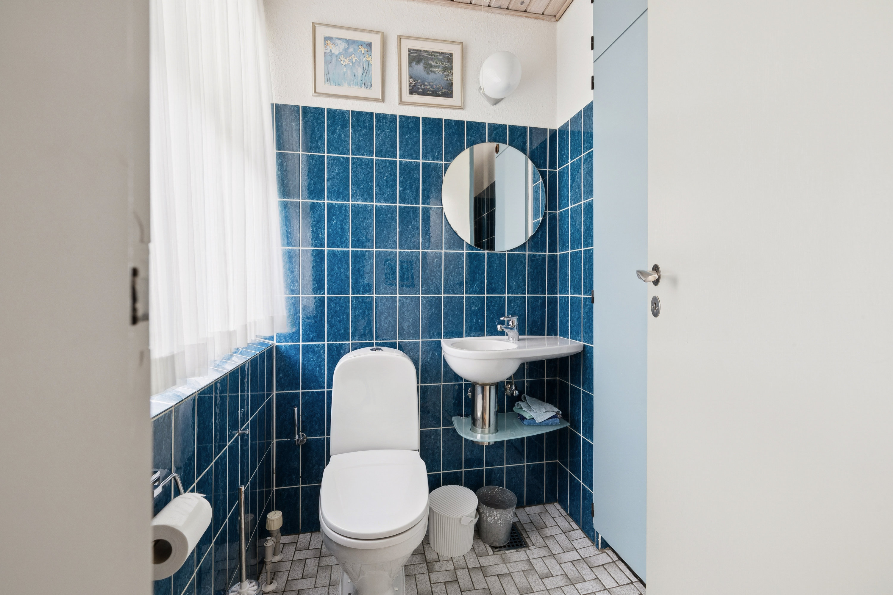 Fremhævet toilet billede i fuldskærmstilstand. Billede af Skrænten 12, Vrold, 8660 Skanderborg