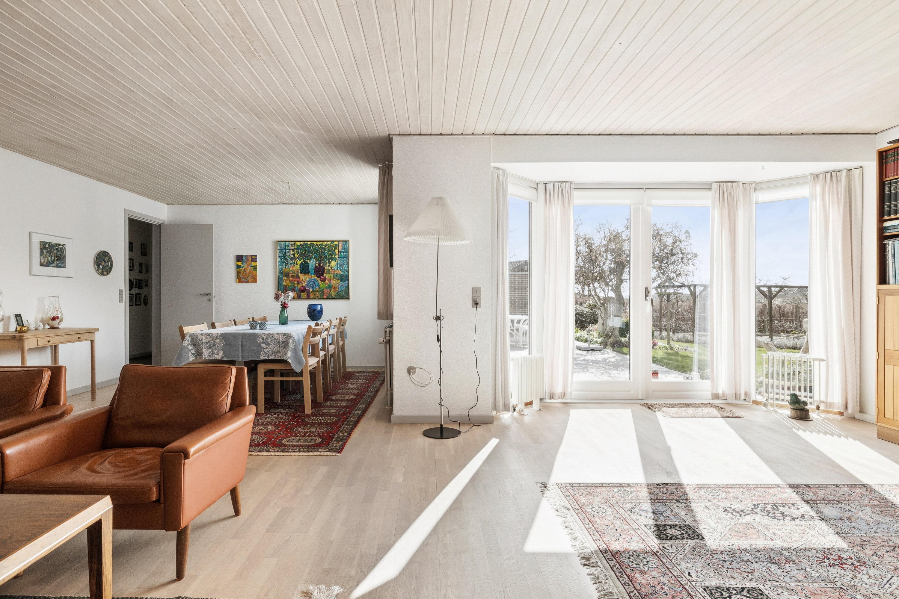 Fremhævet stue billede i fuldskærmstilstand. Billede af Skrænten 12, Vrold, 8660 Skanderborg