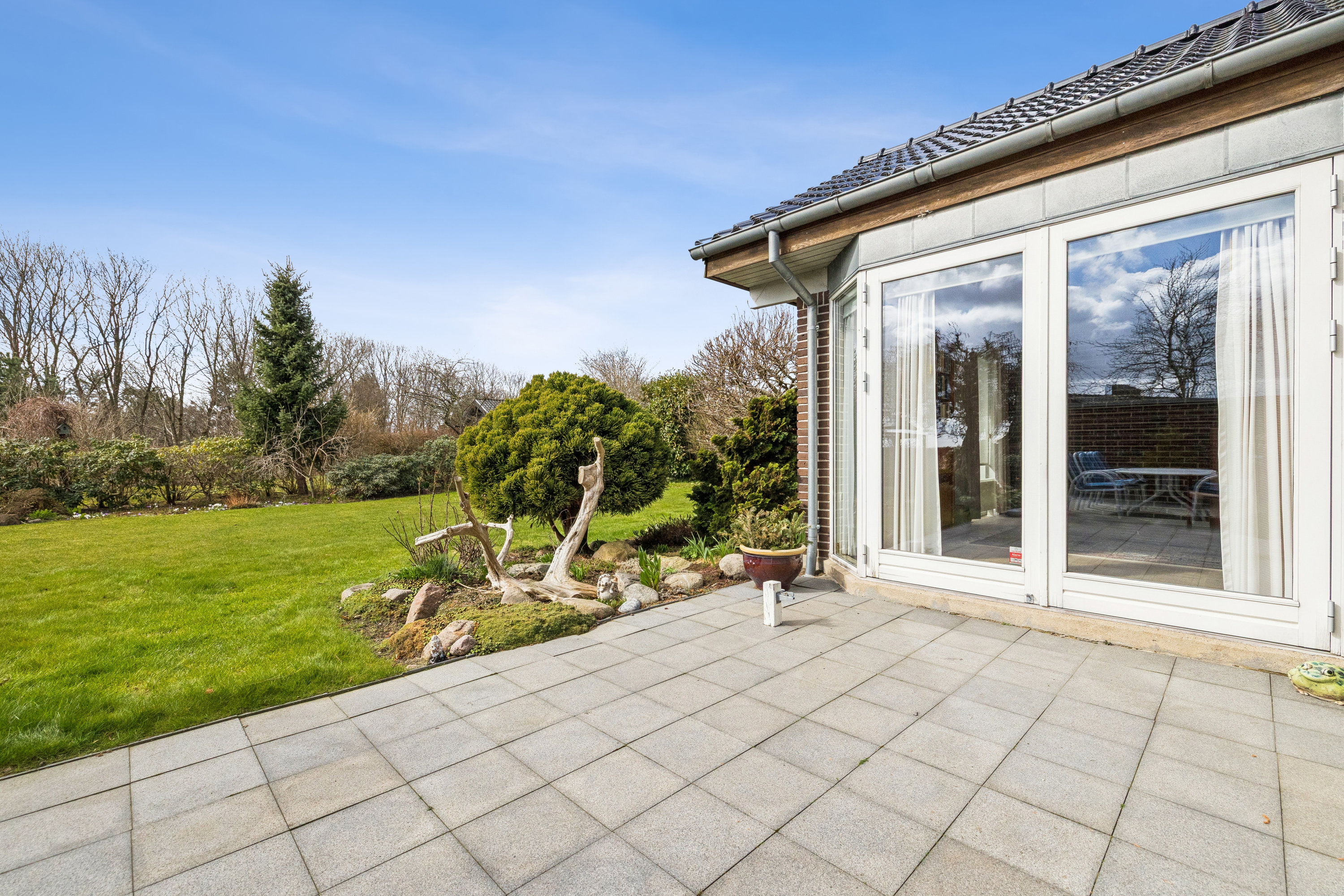 Fremhævet terrasse billede i fuldskærmstilstand. Billede af Skrænten 12, Vrold, 8660 Skanderborg