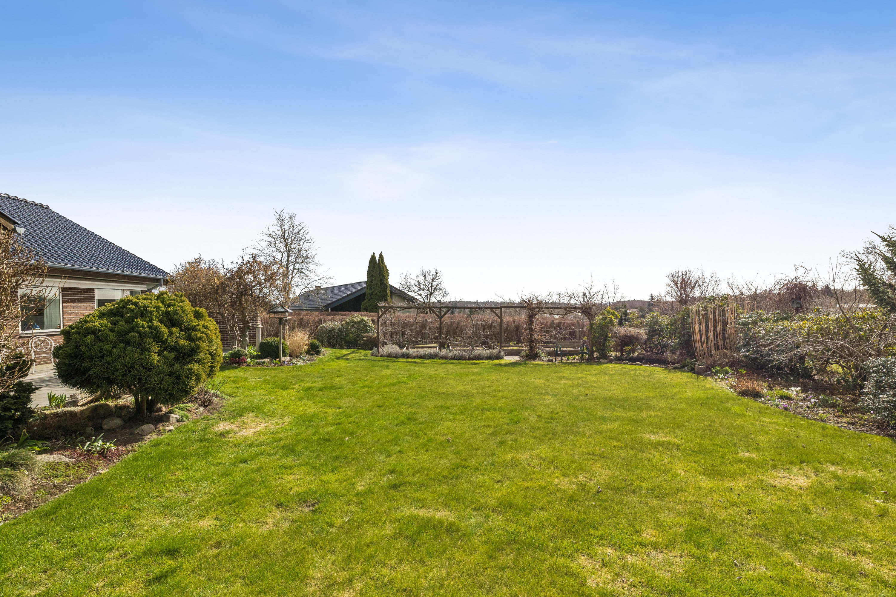 Fremhævet have billede i fuldskærmstilstand. Billede af Skrænten 12, Vrold, 8660 Skanderborg